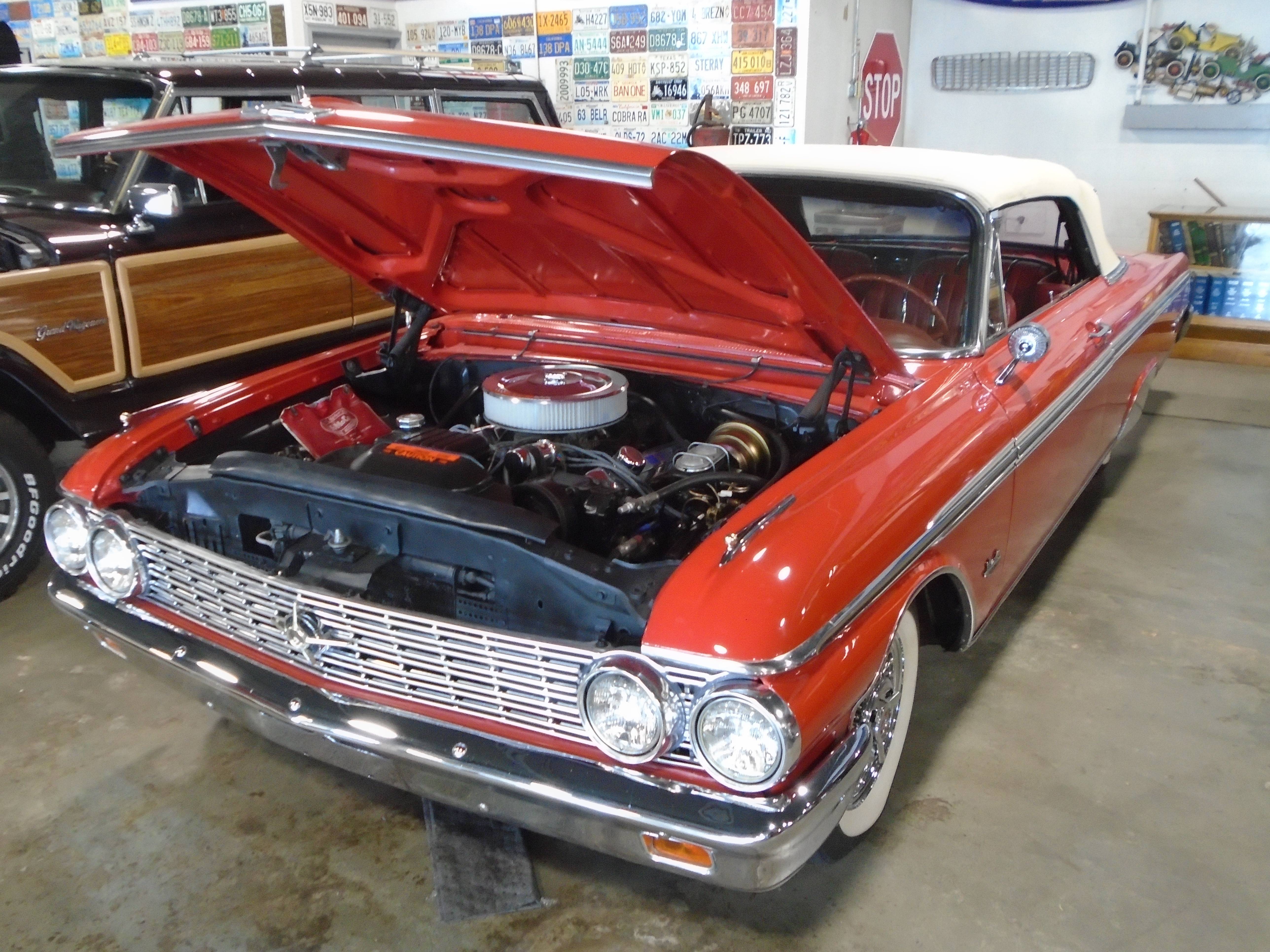 Classic Beauty: 1962 Ford Galaxie 500 XL Sunliner Convertible