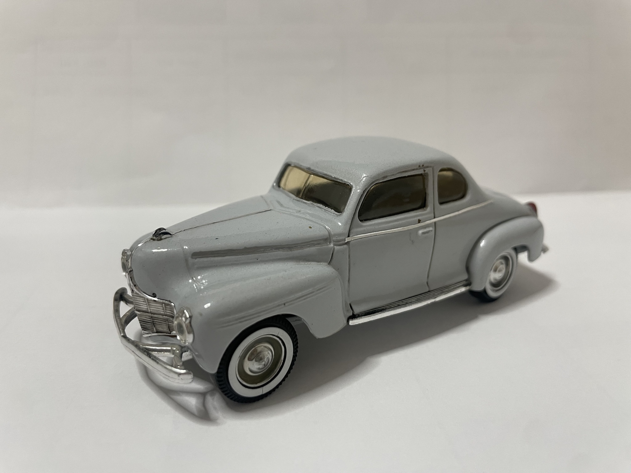 Classic Dodge Coupé from 1940: A Collector's Dream in 1/43 Scale