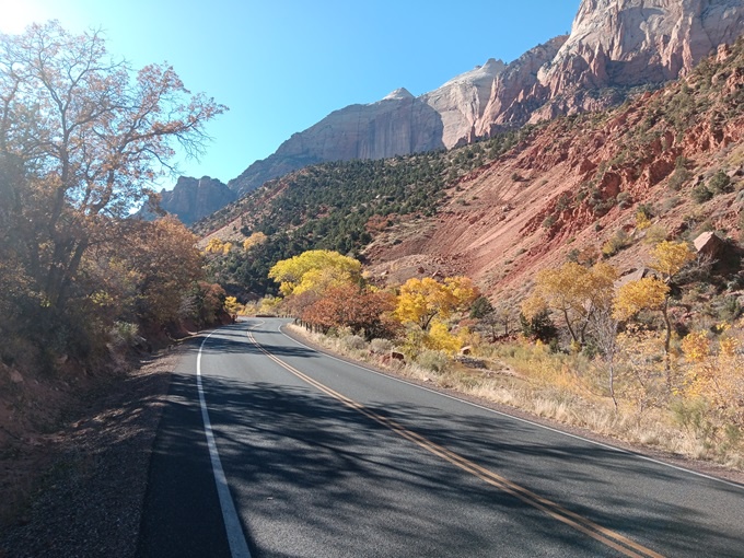 A thrilling bike ride through Zion National Park: Beware of the entitled ebikers!