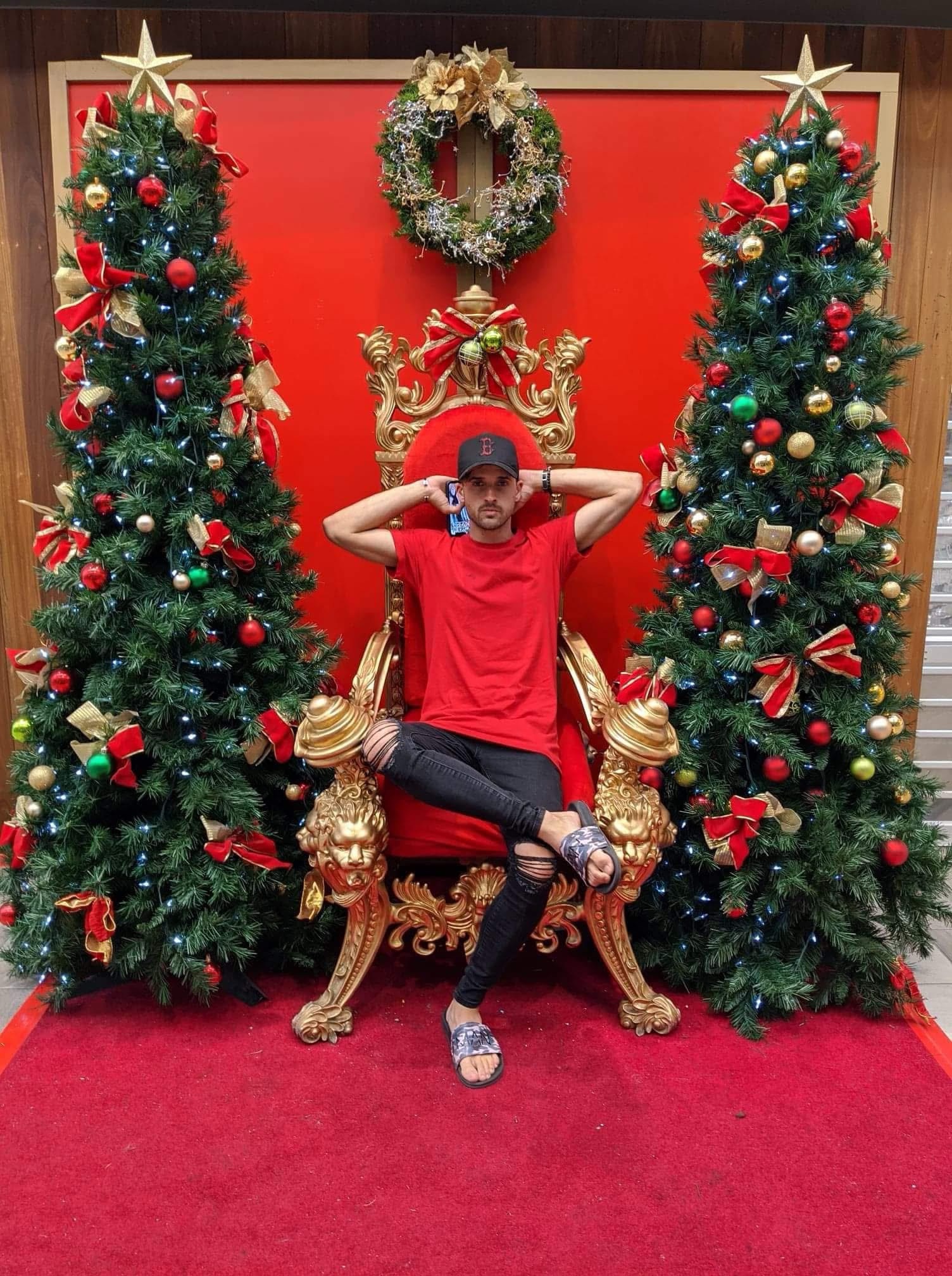 Between Two Ferns, We're Wishing You a Merry Christmas!