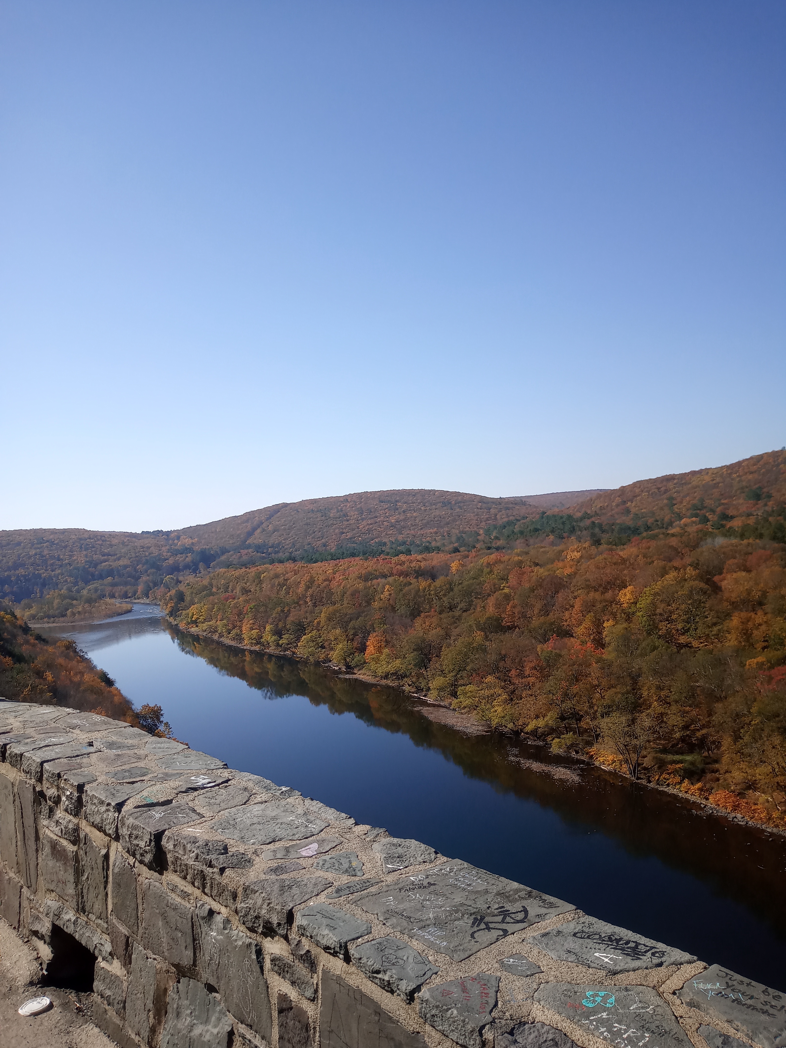 Capturing the Beauty of the Delaware River in Mid-Fall