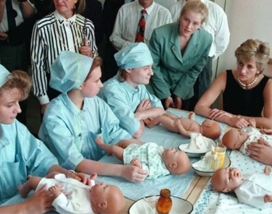 Princess Diana visiting Tushino Children's Hospital in 1995