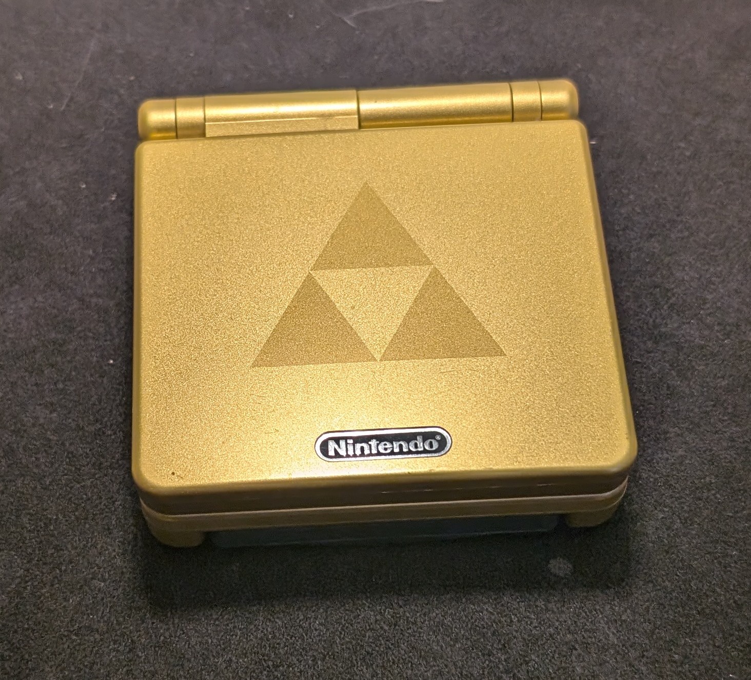 Gameboy Advanced SP: The legendary Zelda Edition with bonus games