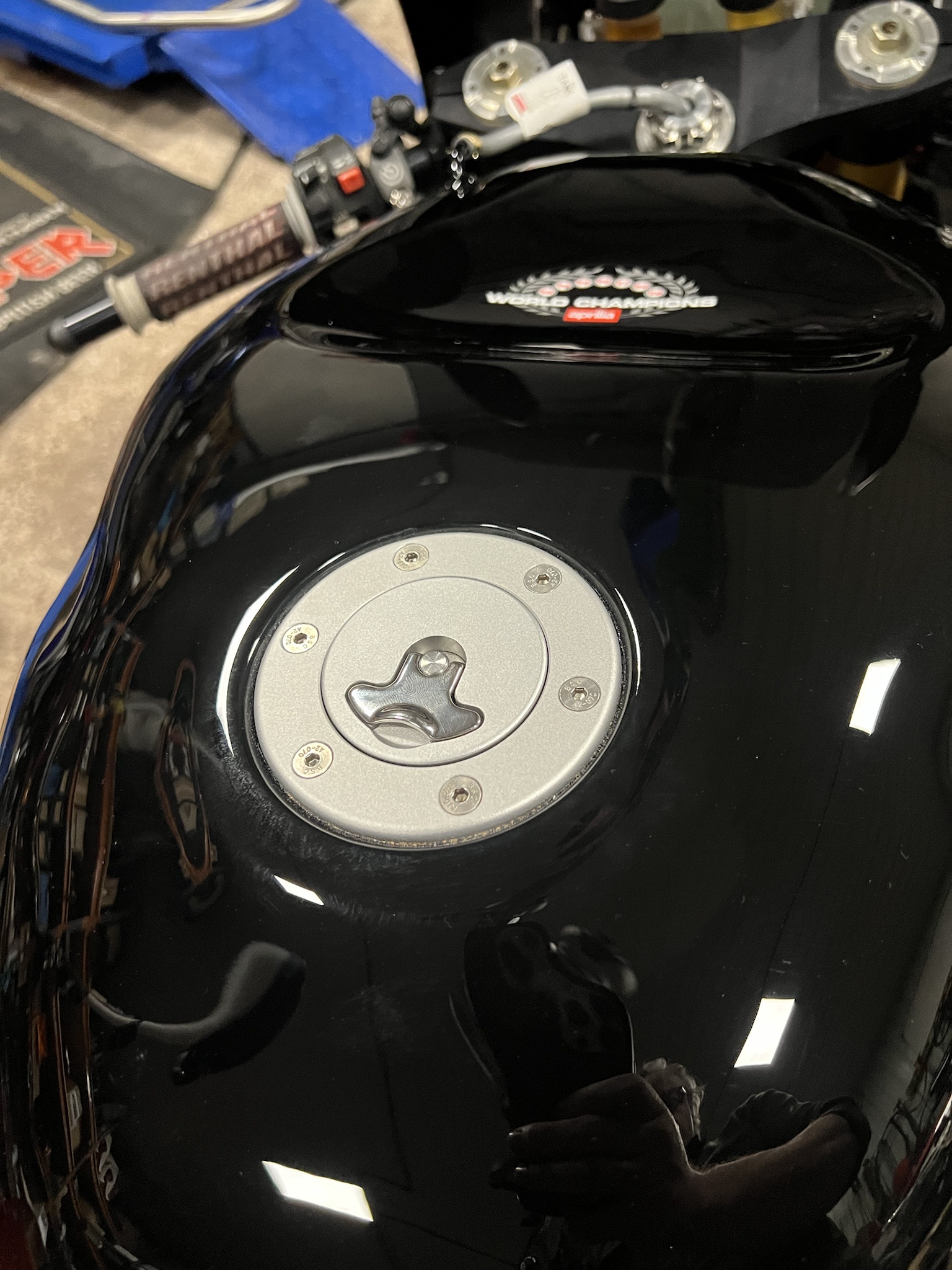 Aprilia RSVR Gen1: The Aluminum Fuel Tank by Etto Motorcycles