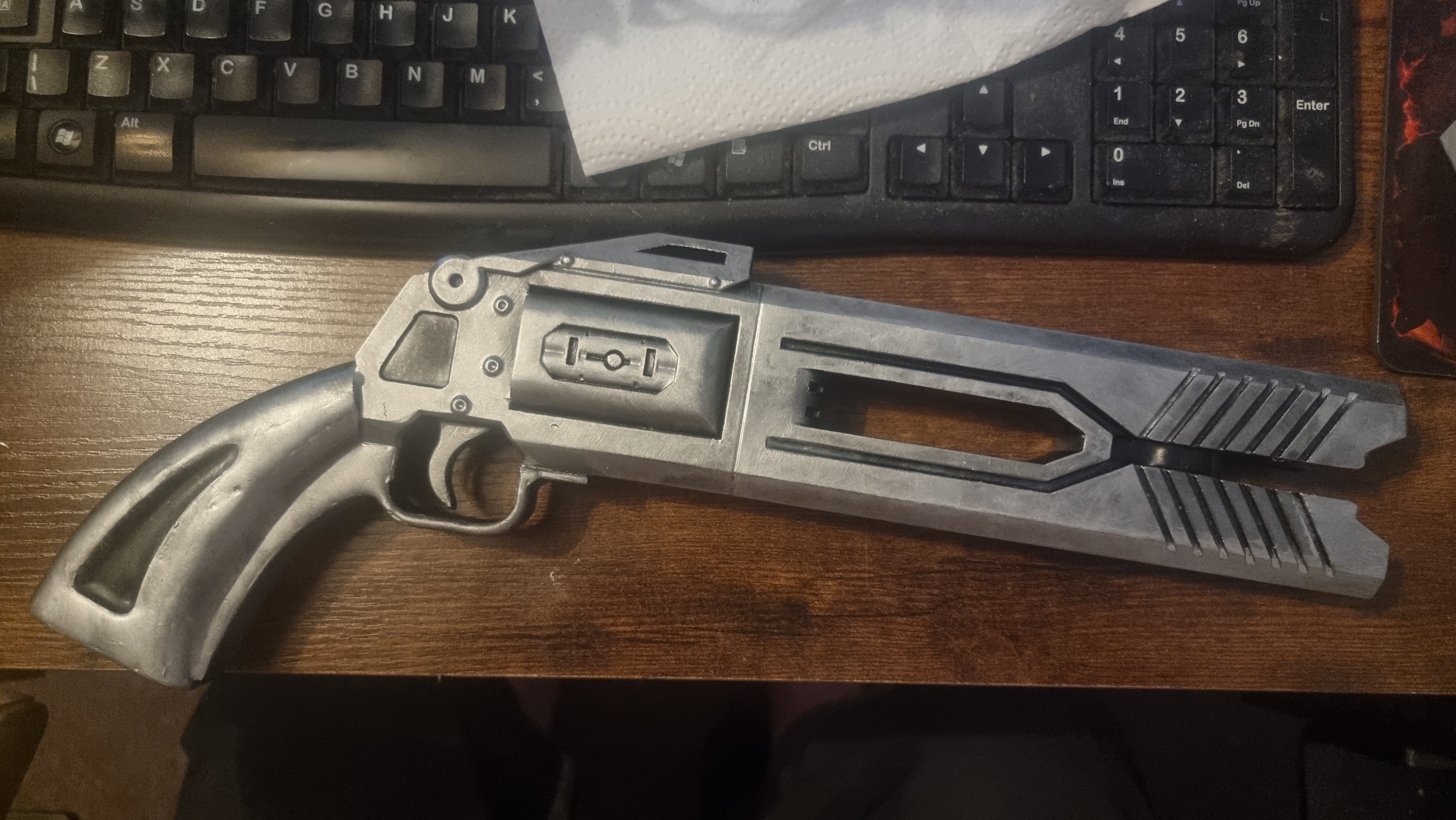 Mandalorian Gear: Post Imperial DE10 Pistols Unveiled