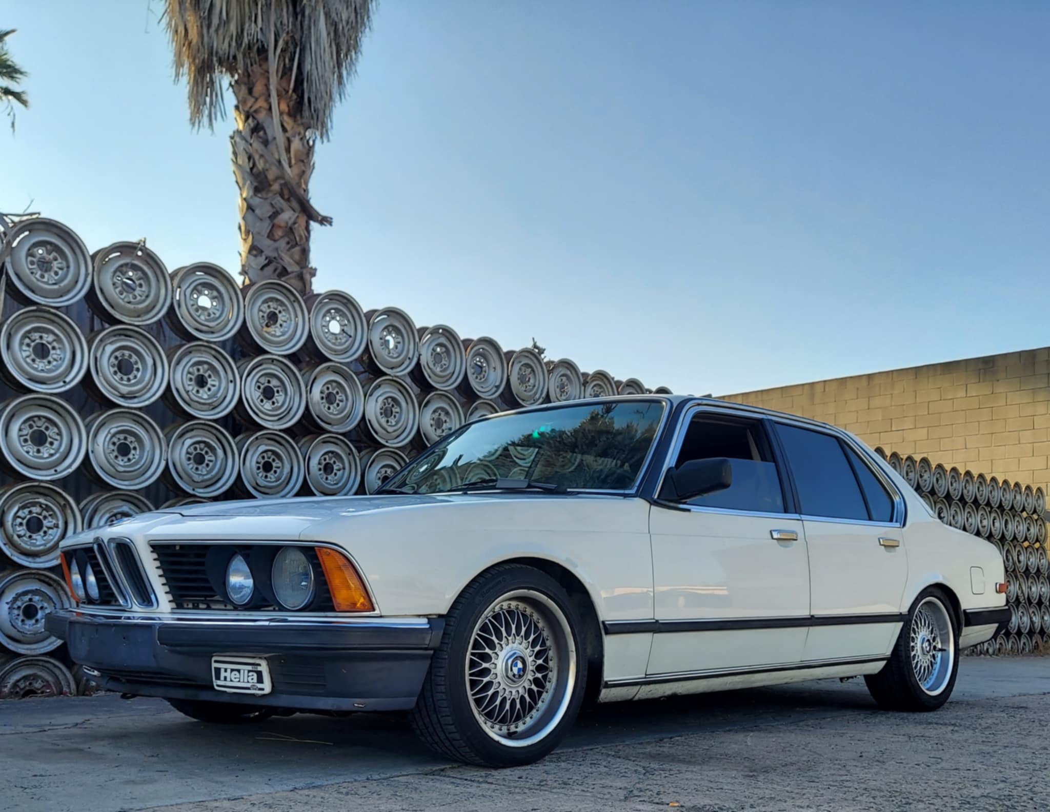 Exploring the 1984 BMW 745i Euro Turbo