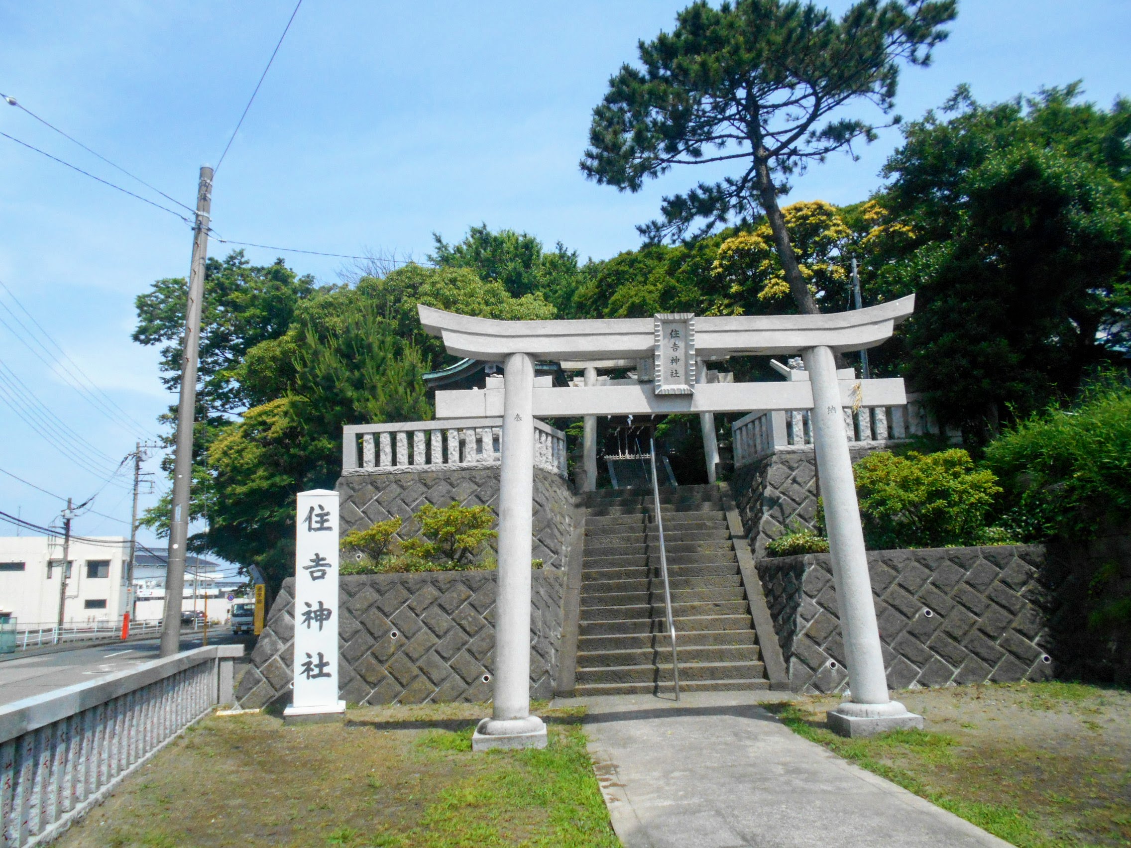 A day in the life: Exploring the serene beauty of Smiyoshi Jinjya shrine in Yokosuka, Japan.