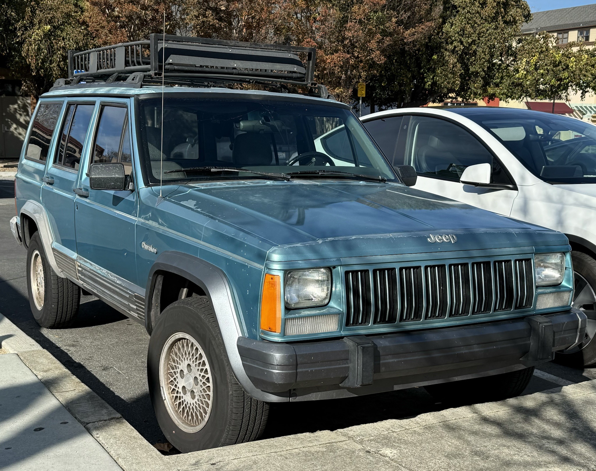 Exploring the Iconic Jeep XJ: The Legendary 2nd Generation Cherokee