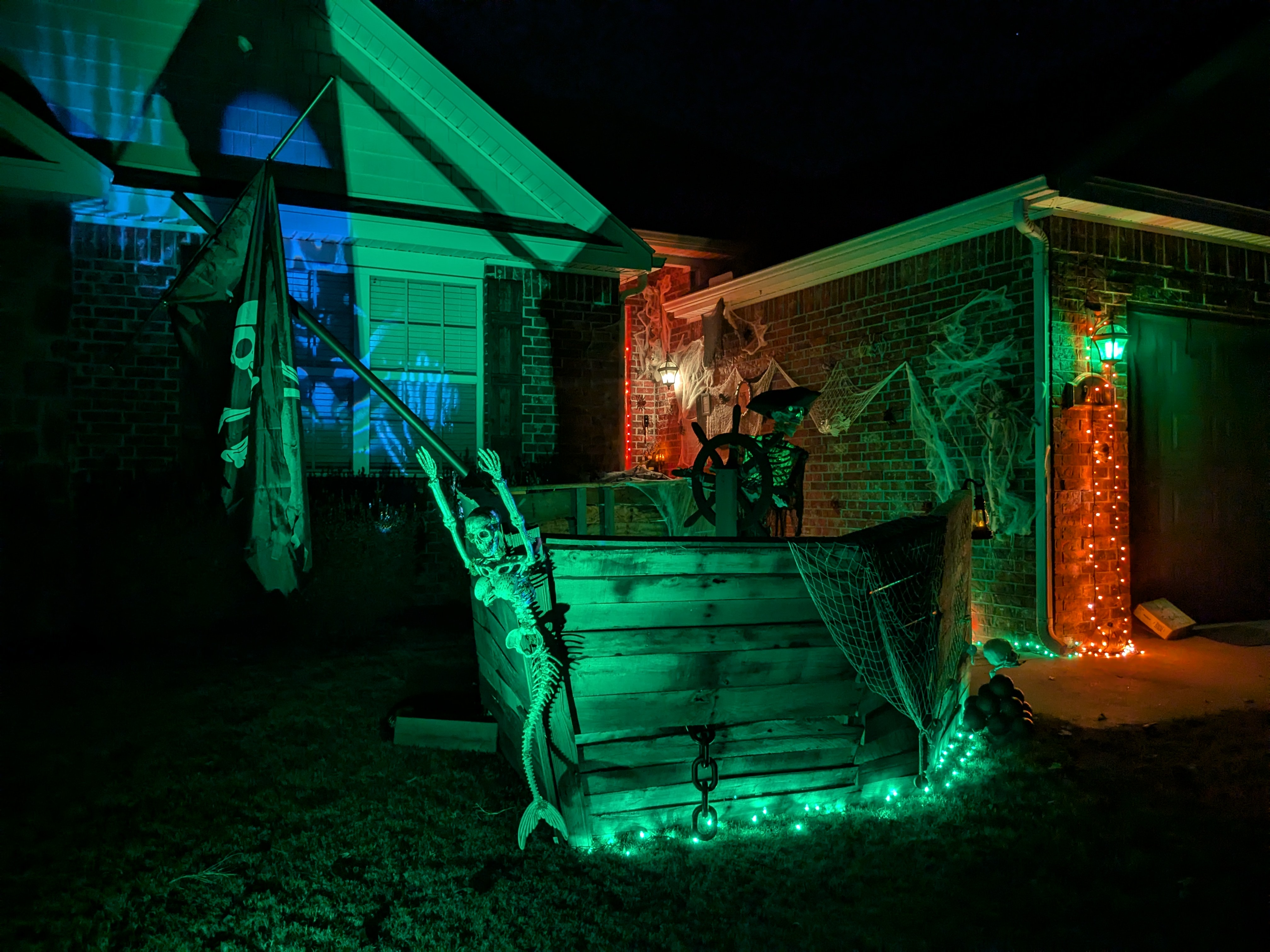 Halloween 2024: DIY Pirate Ship Made from Pallets