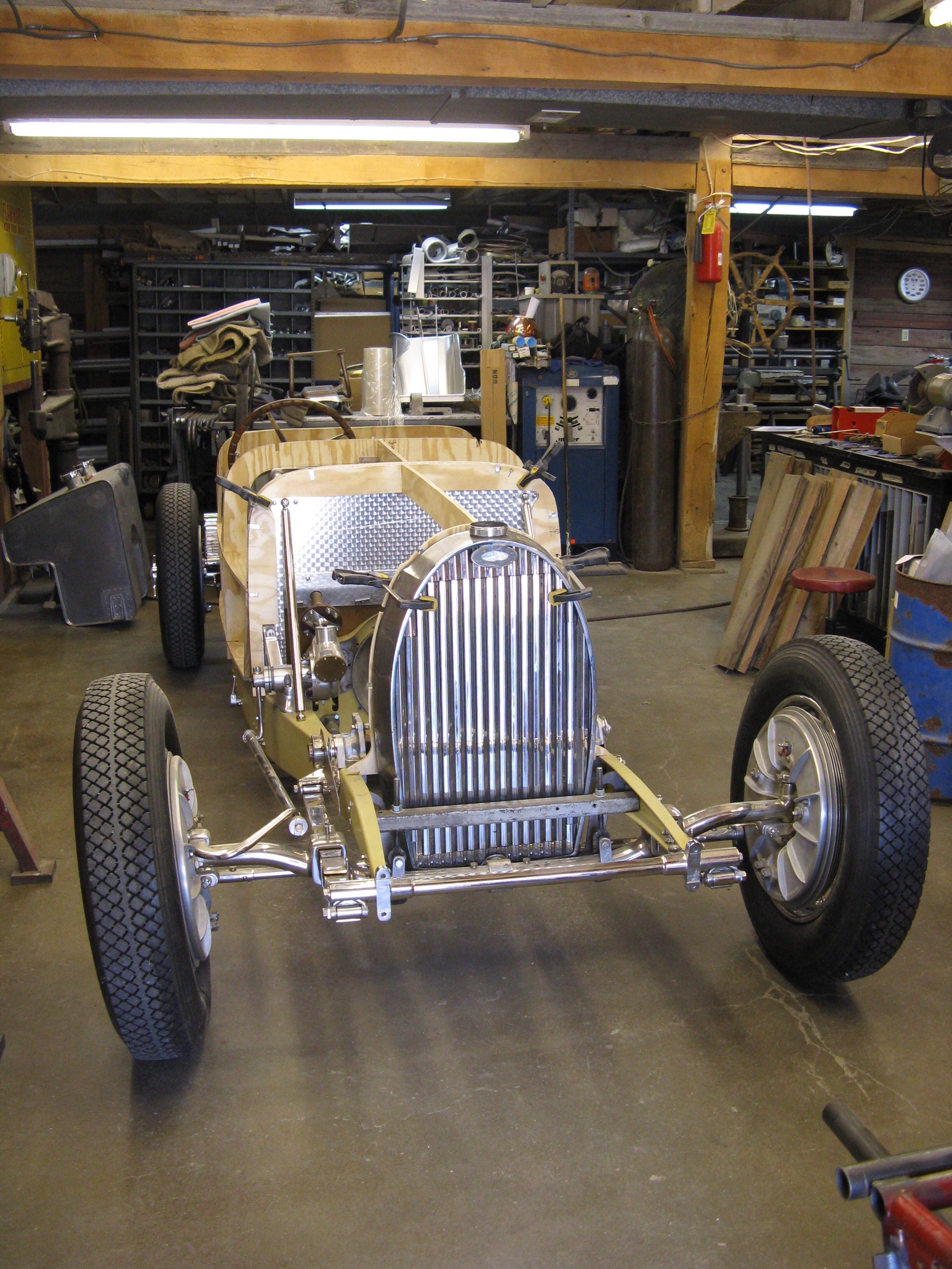 Behind the Scenes: Bugatti Under Construction (2009)