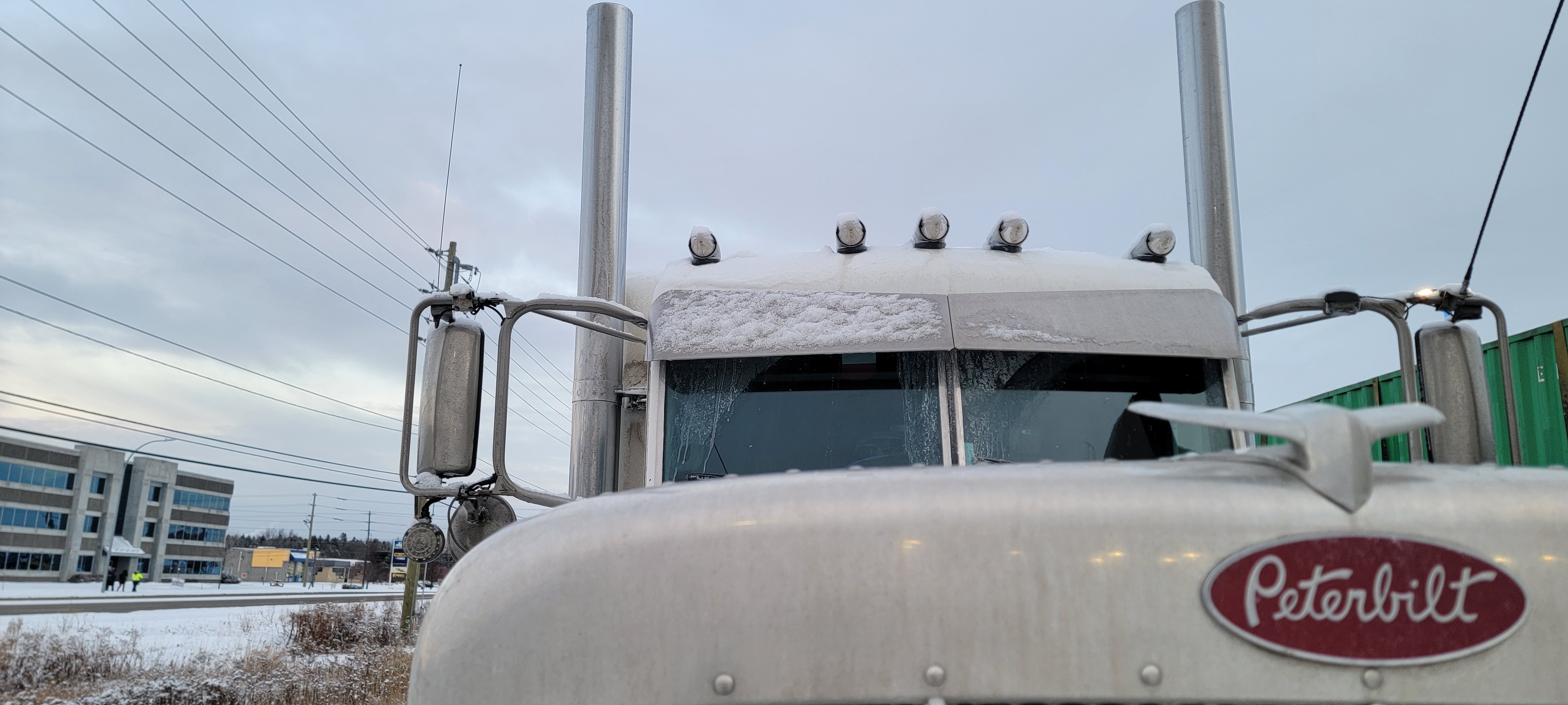 A glimpse into the daily life of a trucker on December 6, 2024