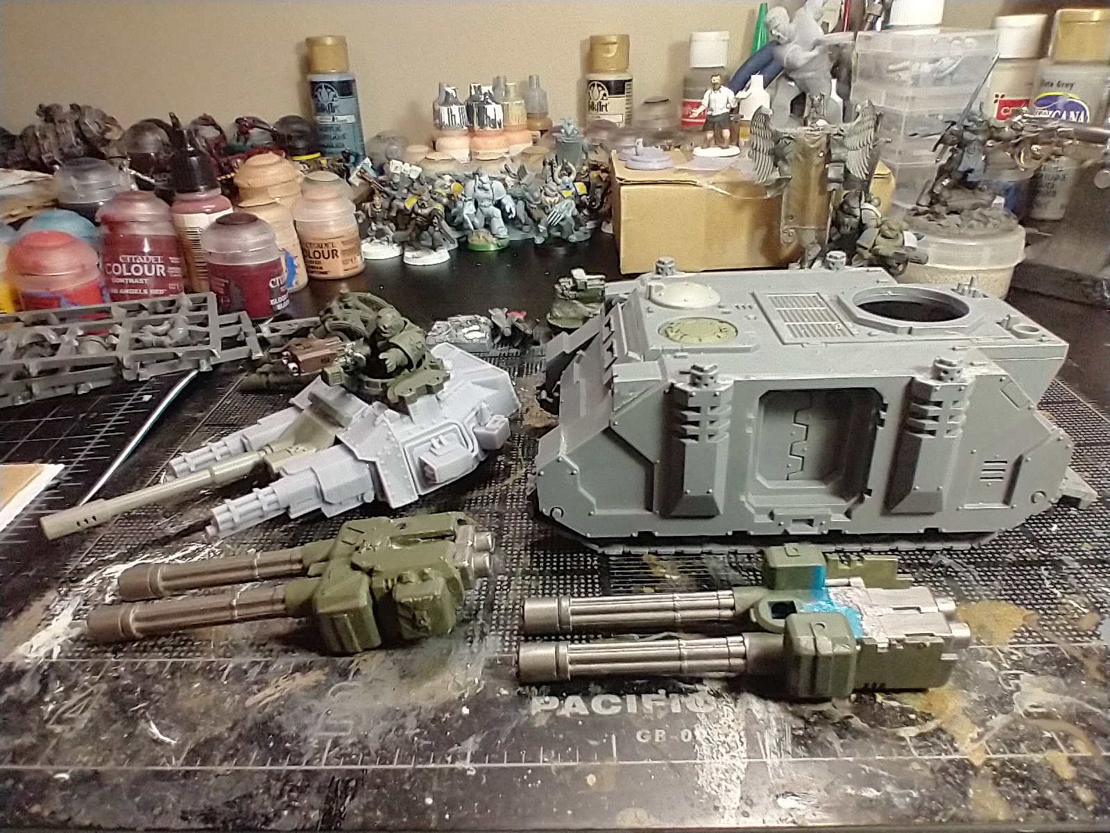 Custom Hobby WH40K Tank Raptors Kitbash: A Creative Masterpiece