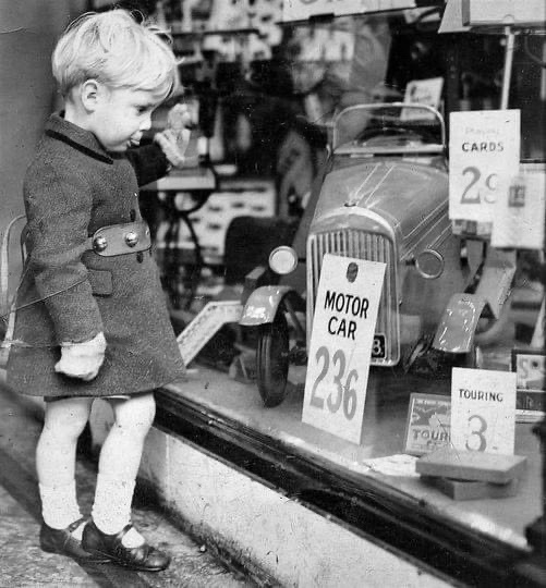 A Glimpse into the Past: Window Shopping in 1930s London