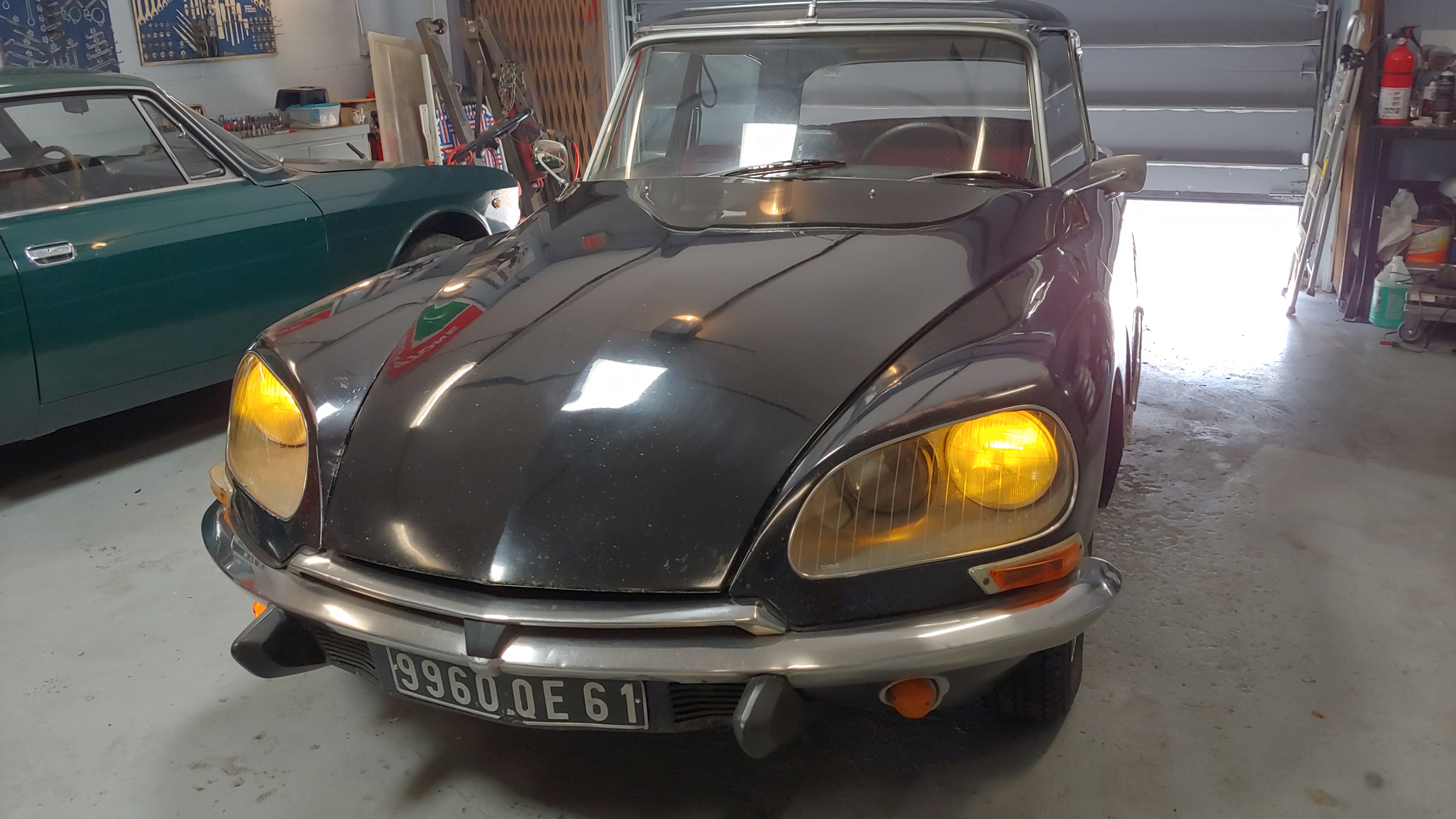 Classic Beauty: The 1968 Citroen DS21.