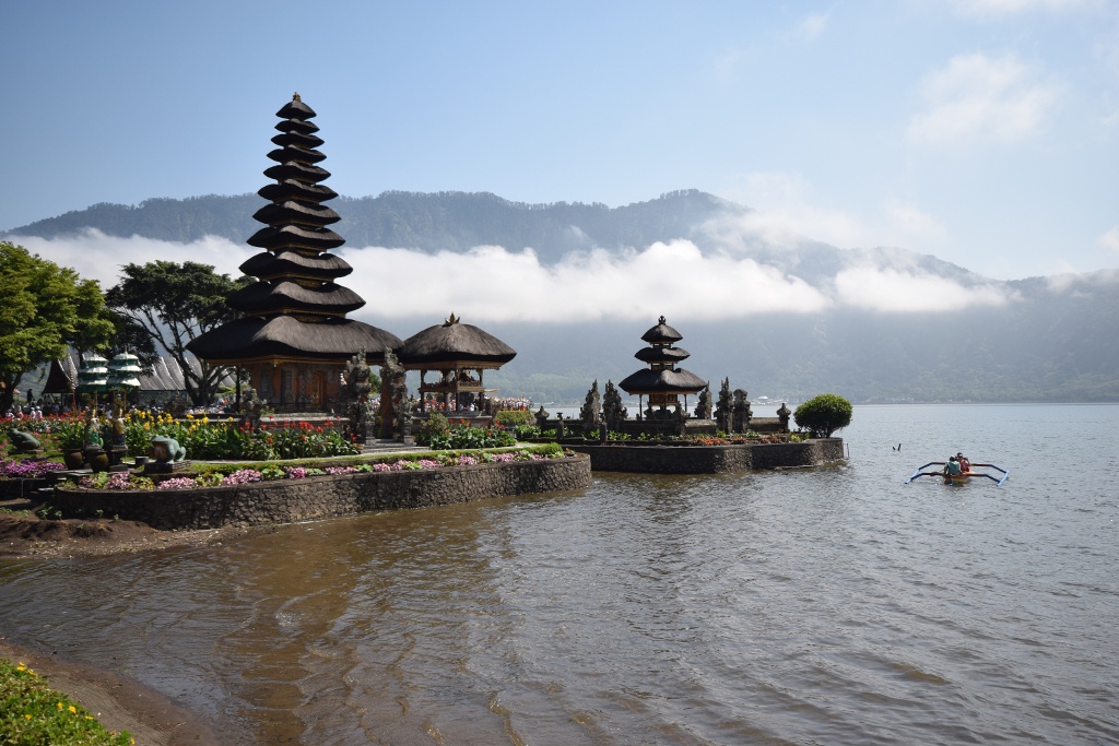 Discovering the Serenity of Pura Ulun Danu Beratan Temple in Bali