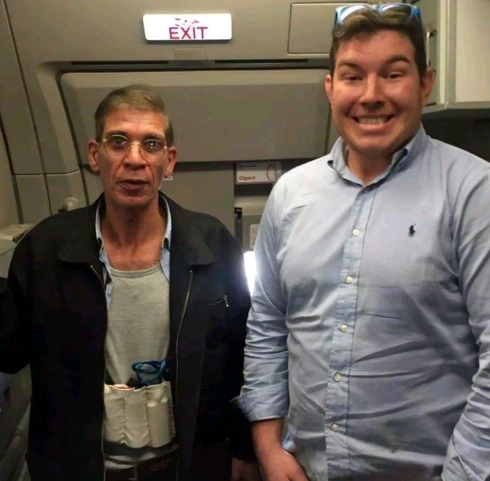 A guy requests a selfie with a hijacker