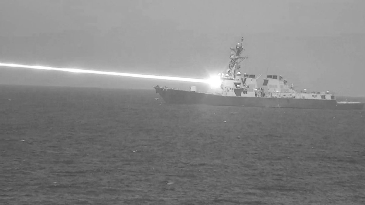 Check Out This Stunning Photo of the U.S. Navy's Arleigh Burke-Class Destroyer