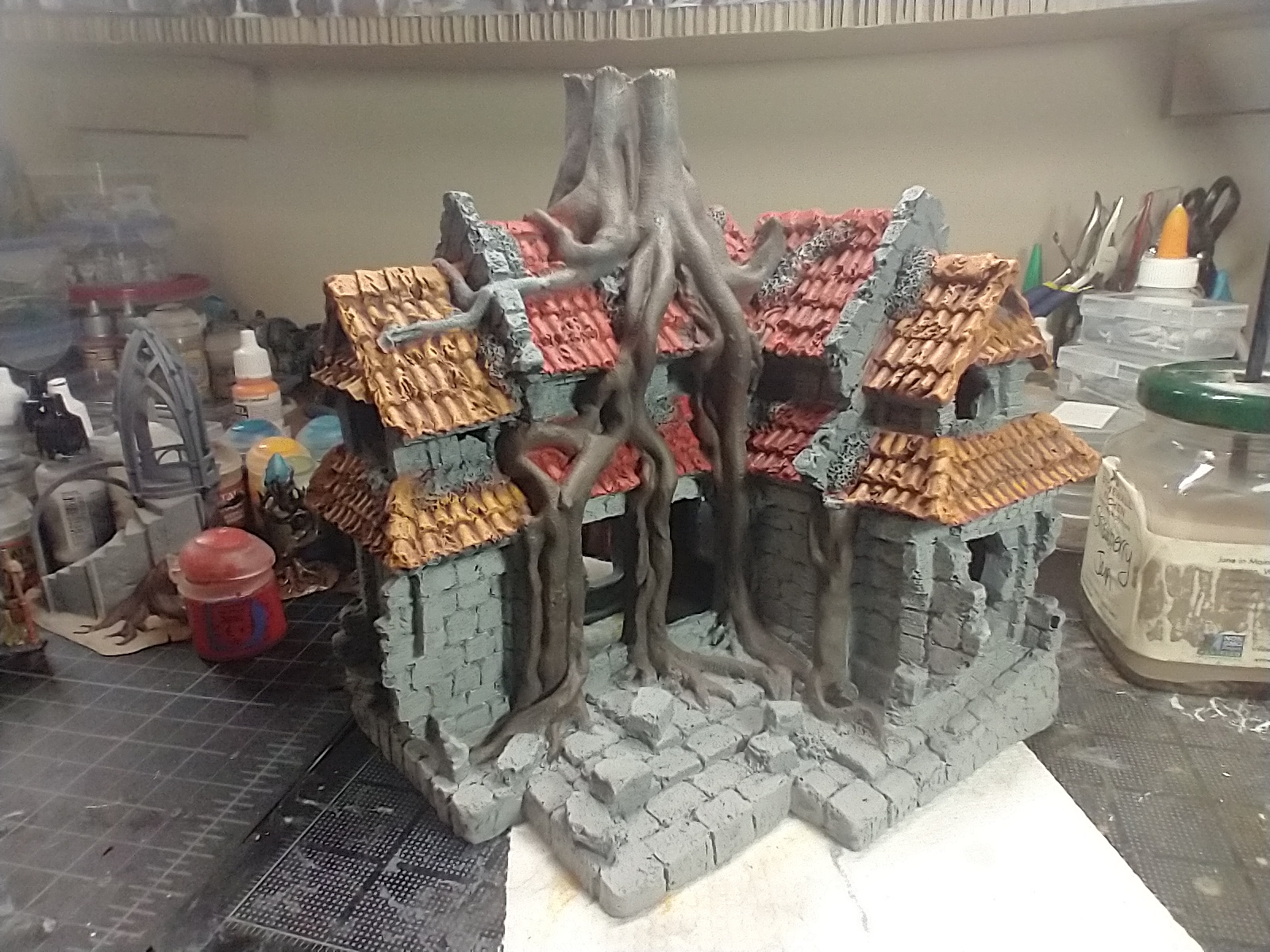 Transforming Fish Tank Decor into Tabletop Terrain: Forest House Ruins