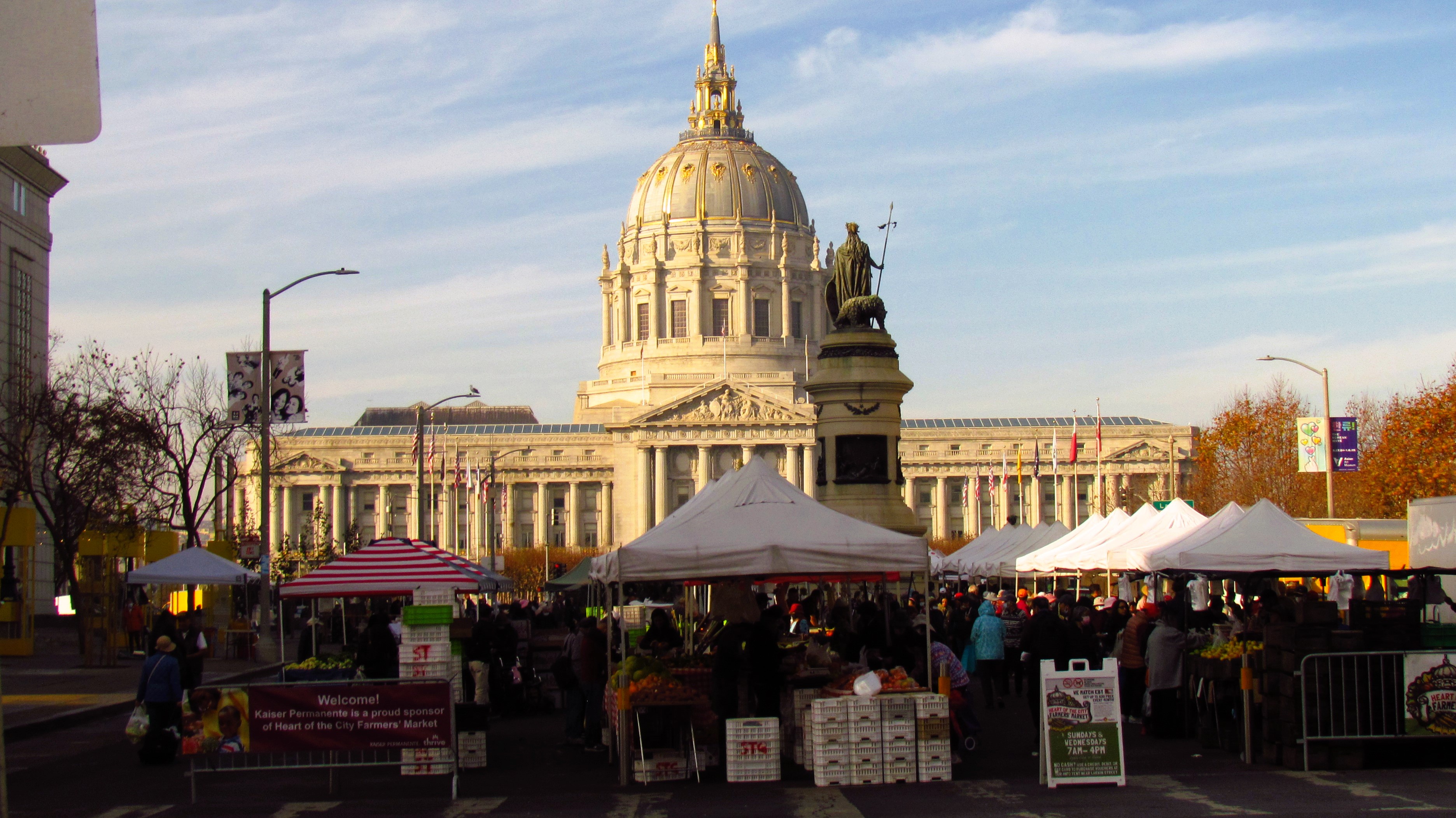 Exploring the Vibrant Farmers Market at Civic Center Plaza