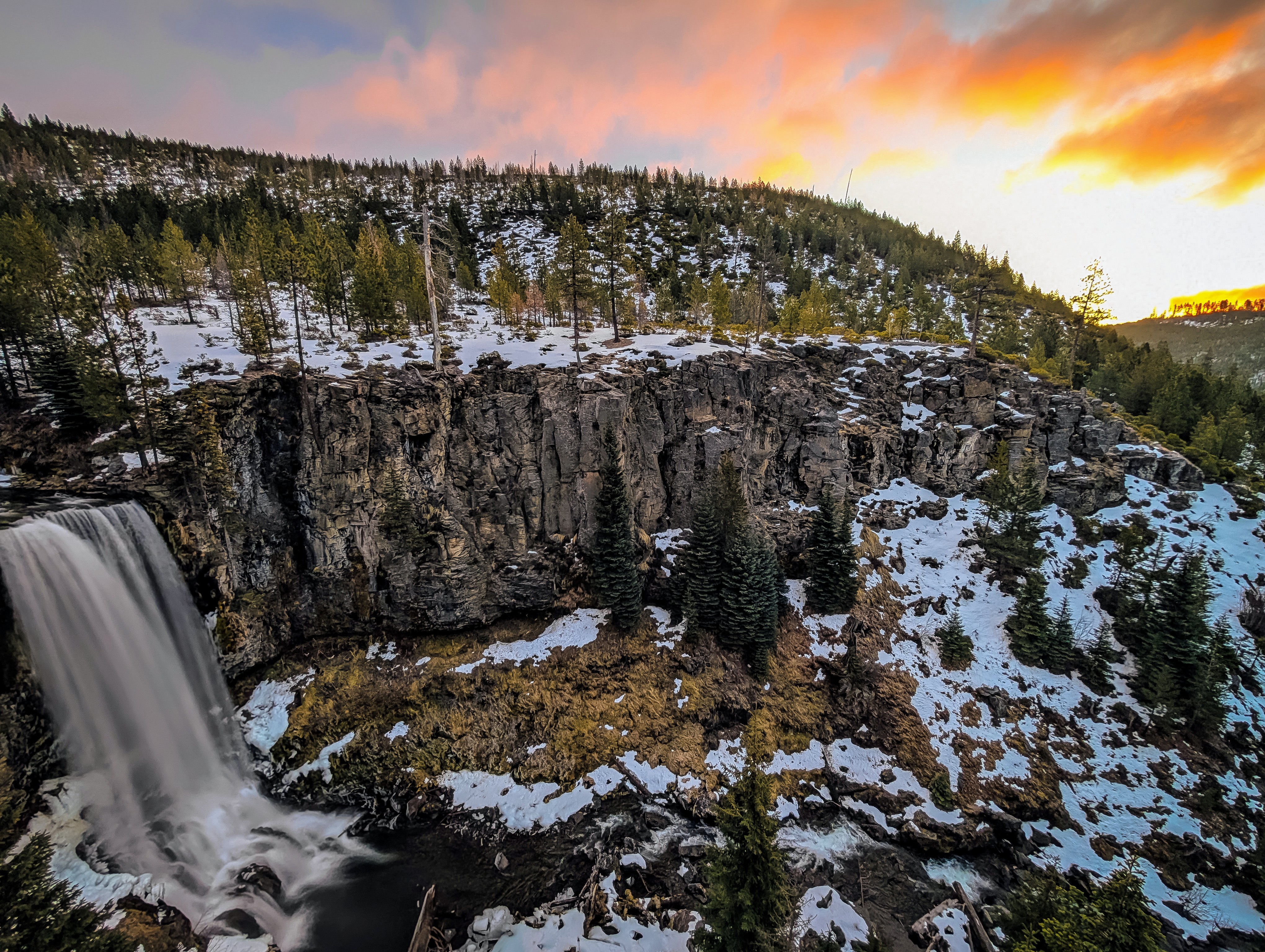 Exploring the Scenic Tumalo Falls Hike on December 8, 2024
