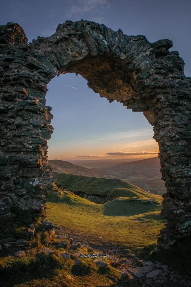 A stunning arch that captures the imagination.