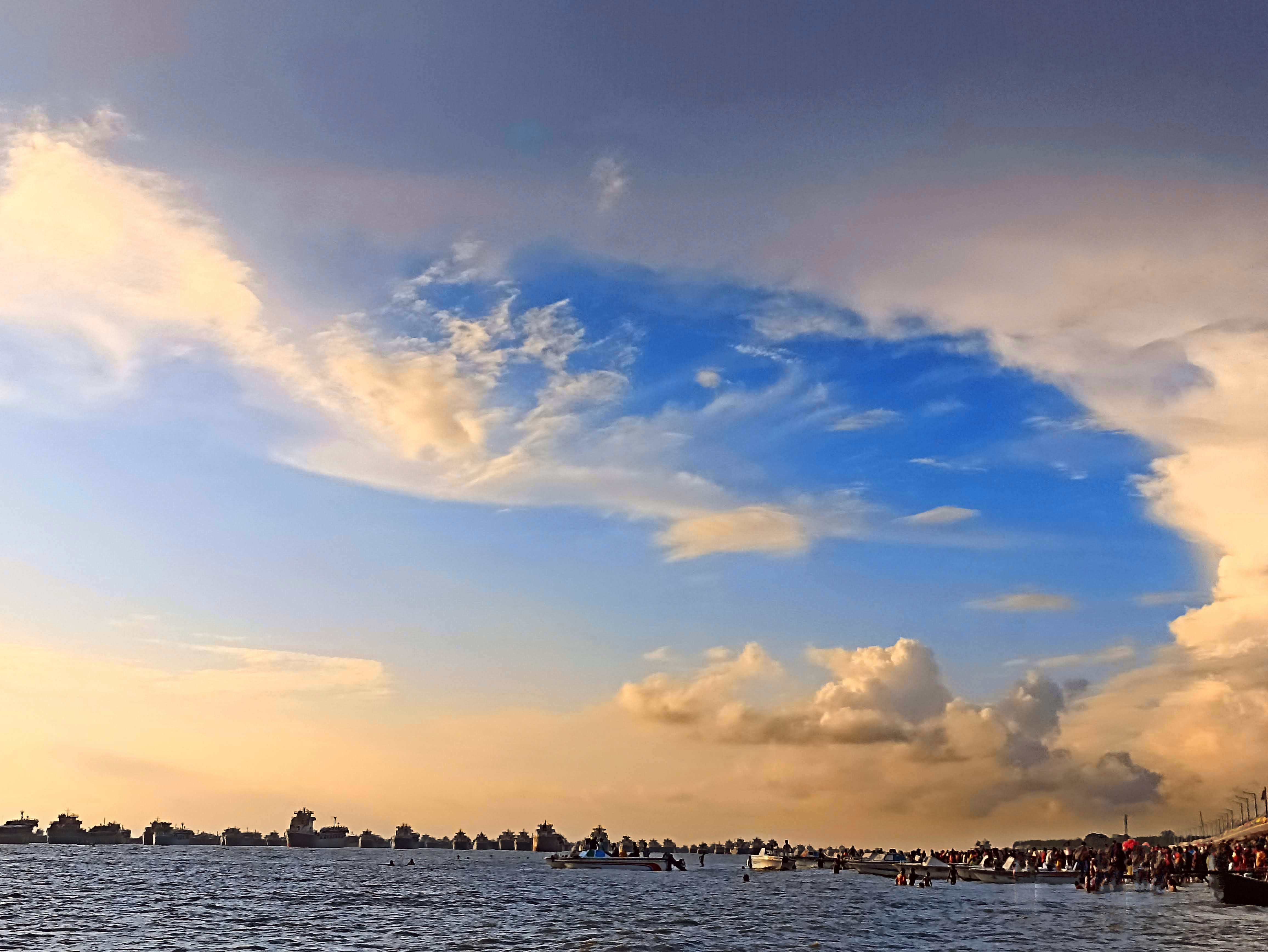 A breathtaking view of a beautiful sky.