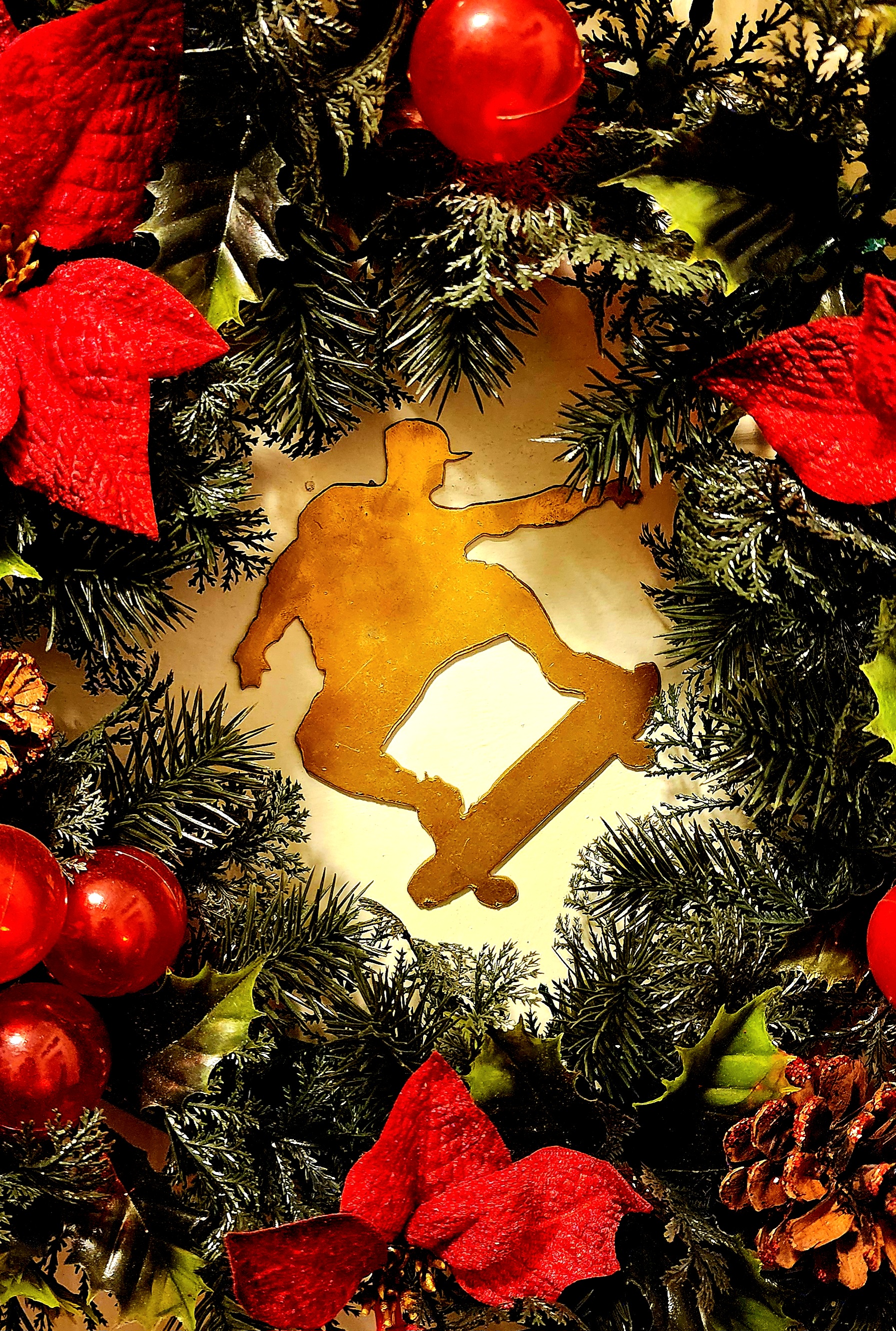 Festive Sk8mas Wreath Creation