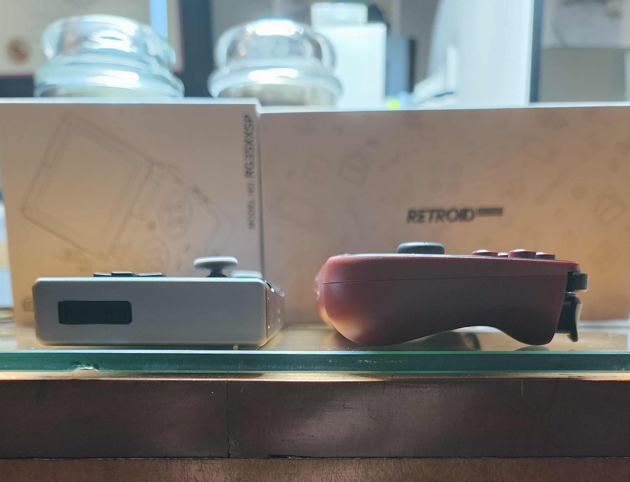 Comparing Sizes: Ayaneo Pocket Micro vs Retroid Pocket Mini from the Side