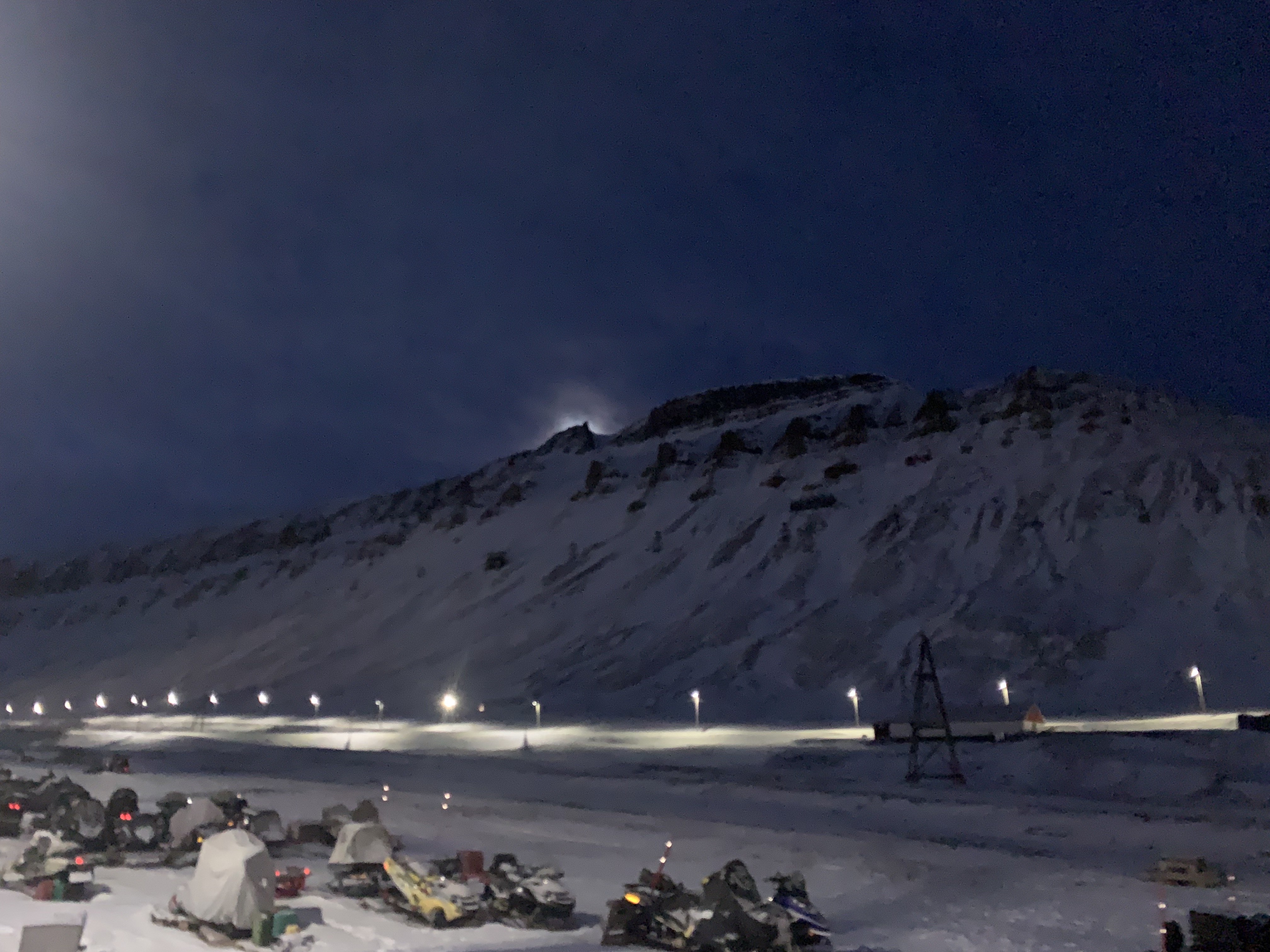The Moon peeking behind Sverdruphamaren is a sight to behold.