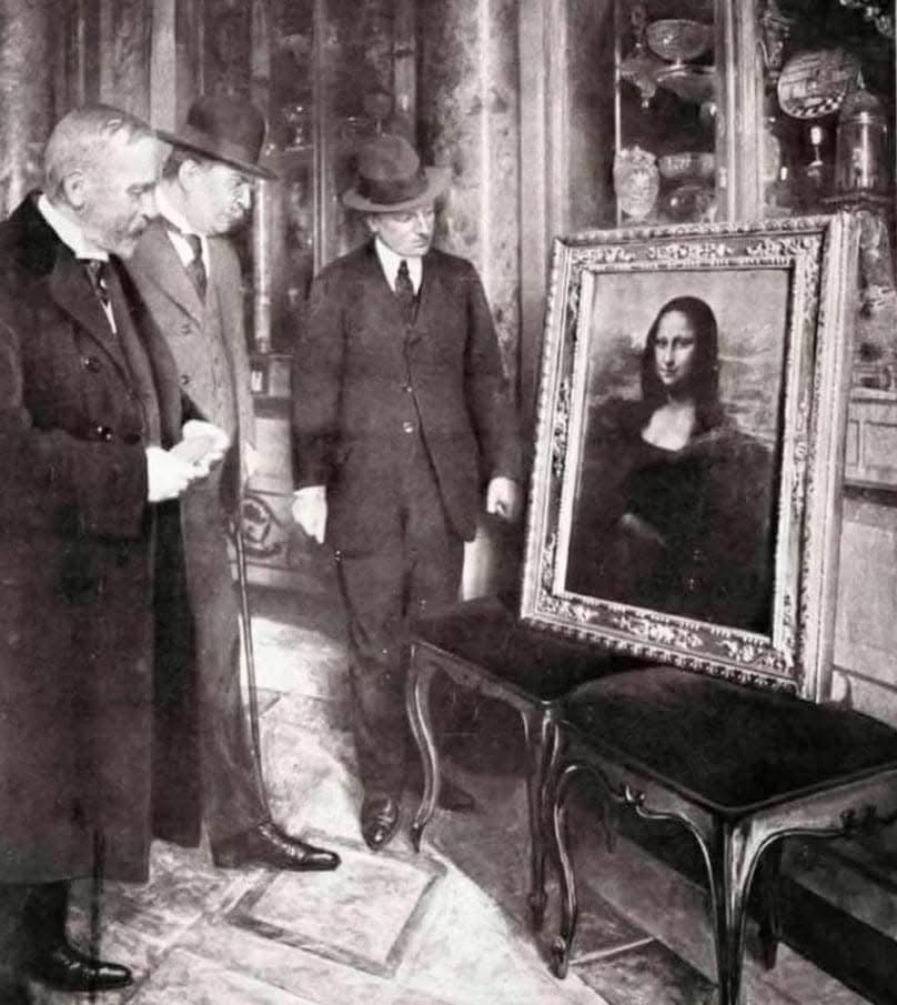 A Historic Moment: The Mona Lisa's 1913 Display at the Uffizi Gallery