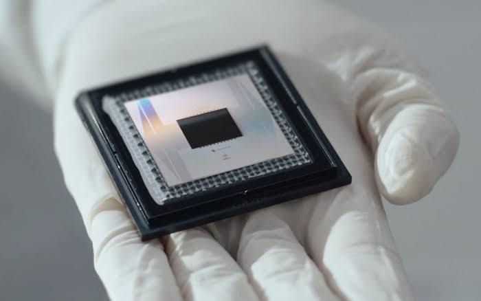 Revolutionary breakthrough in quantum computing: Google’s Willow Quantum Chip tackles a task in 5 minutes that would take classical supercomputers billions of years!