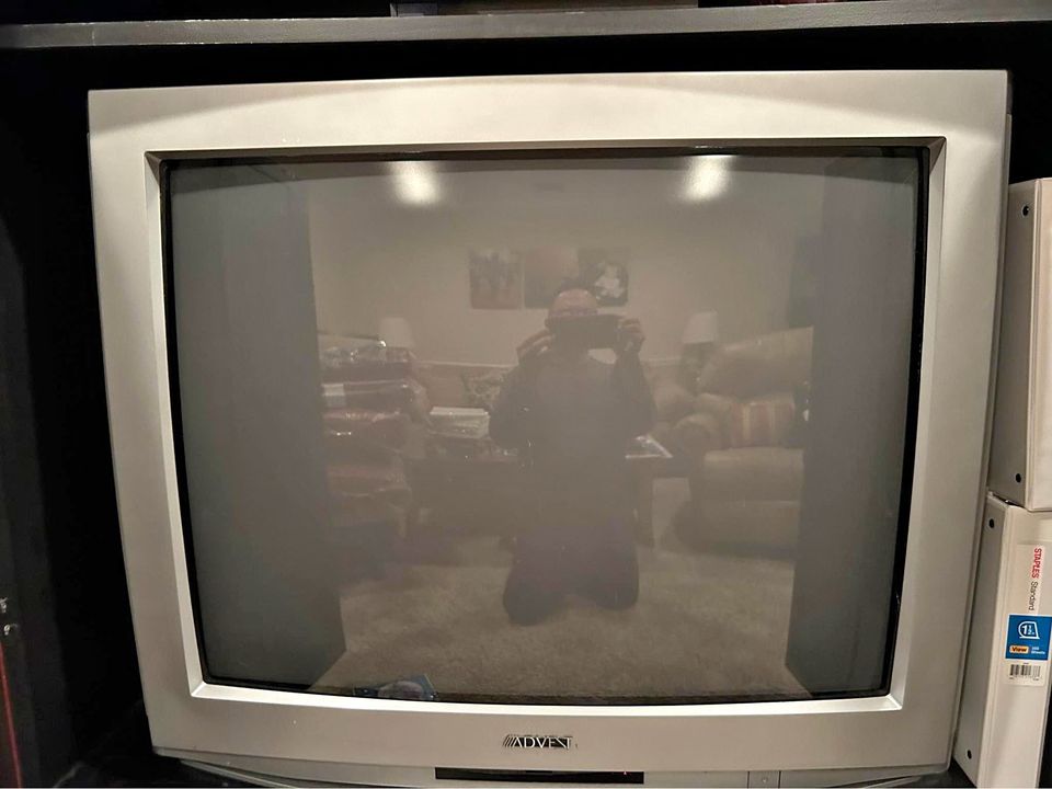 Vintage Advent 32" CRT TV: A Blast from August '02