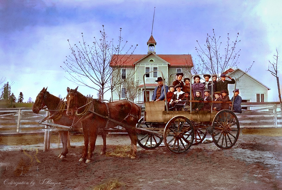 A Glimpse into History: The First School Bus in Oregon - 1904