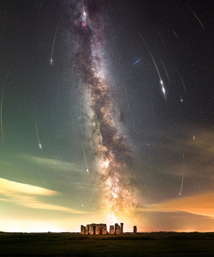Stunning Time-Lapse of the Perseids Over Stonehenge