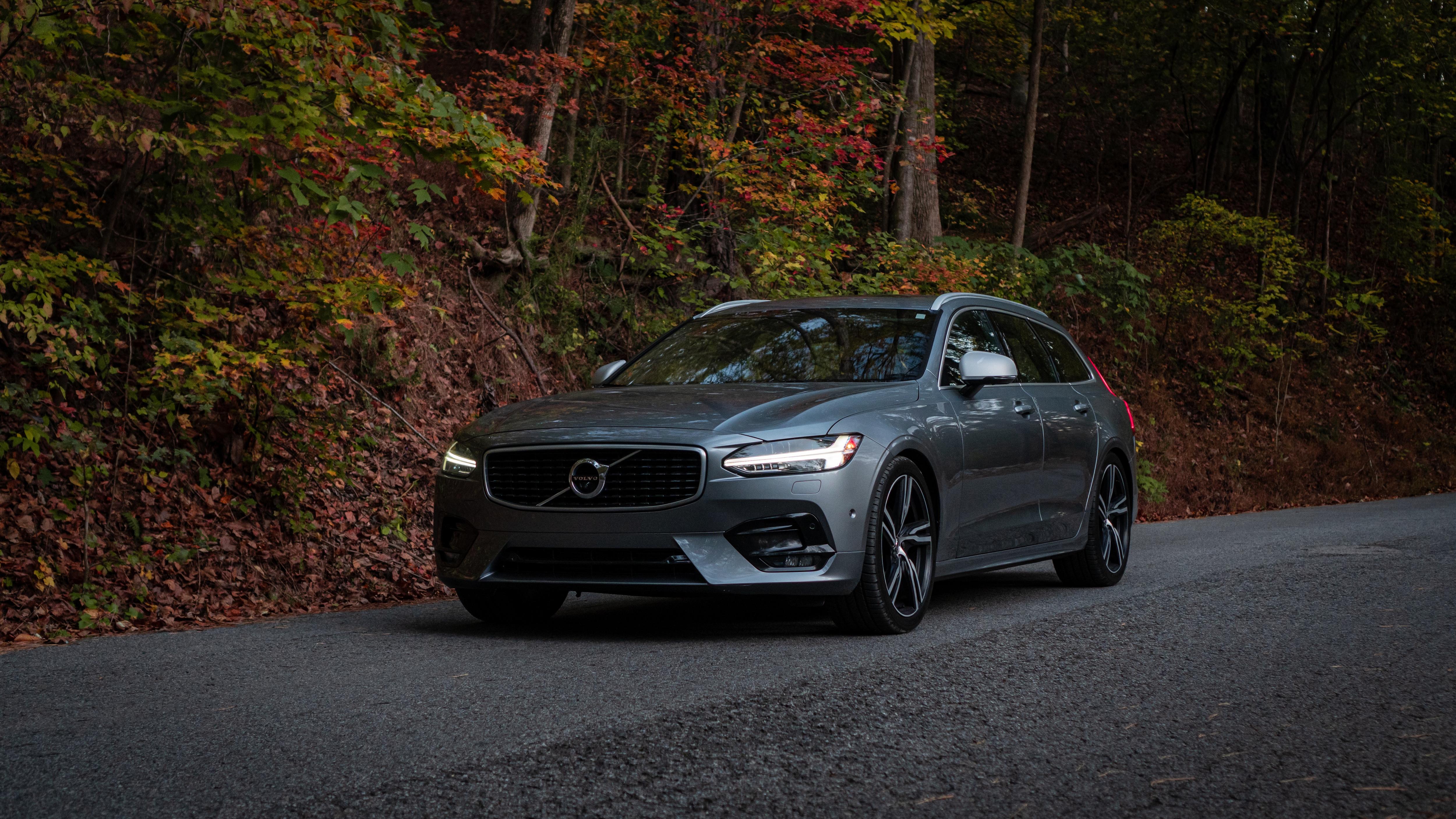 The Sleek and Stylish 2019 Volvo V90 T5 R-Design