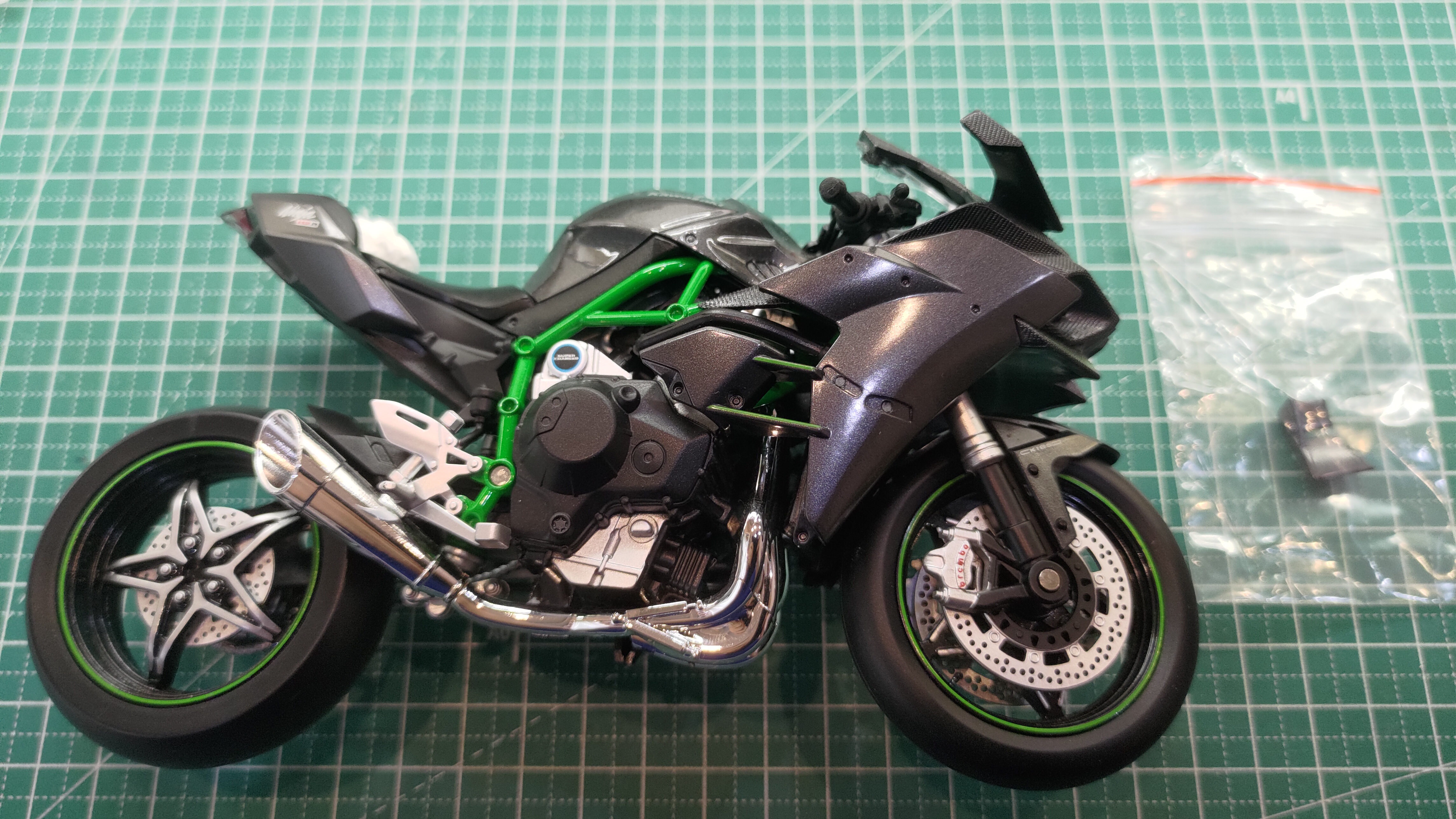 Toy Restoration: Kawasaki H2R Armable Maisto 1:12