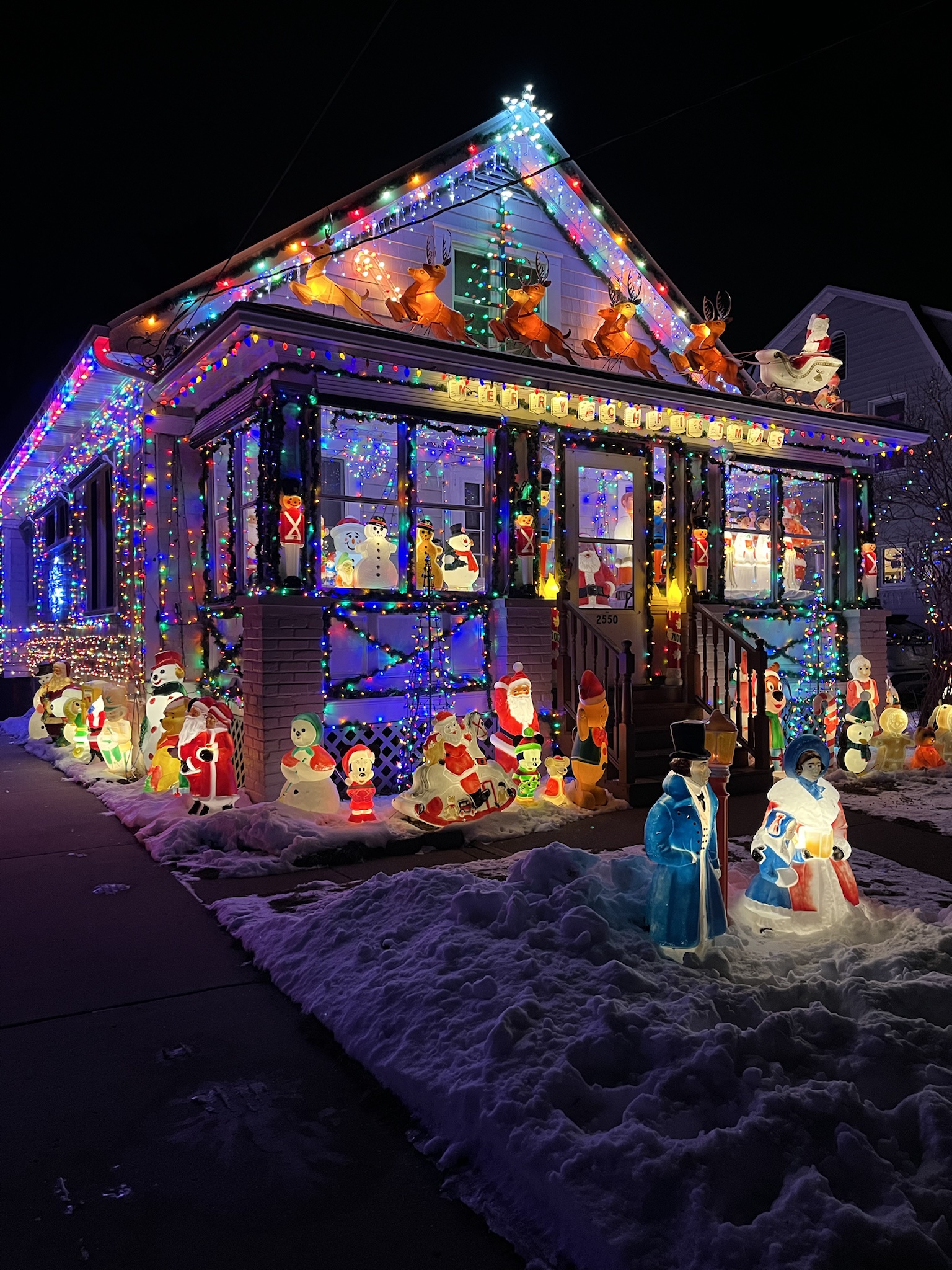 Check out this amazing Christmas house, part 2!