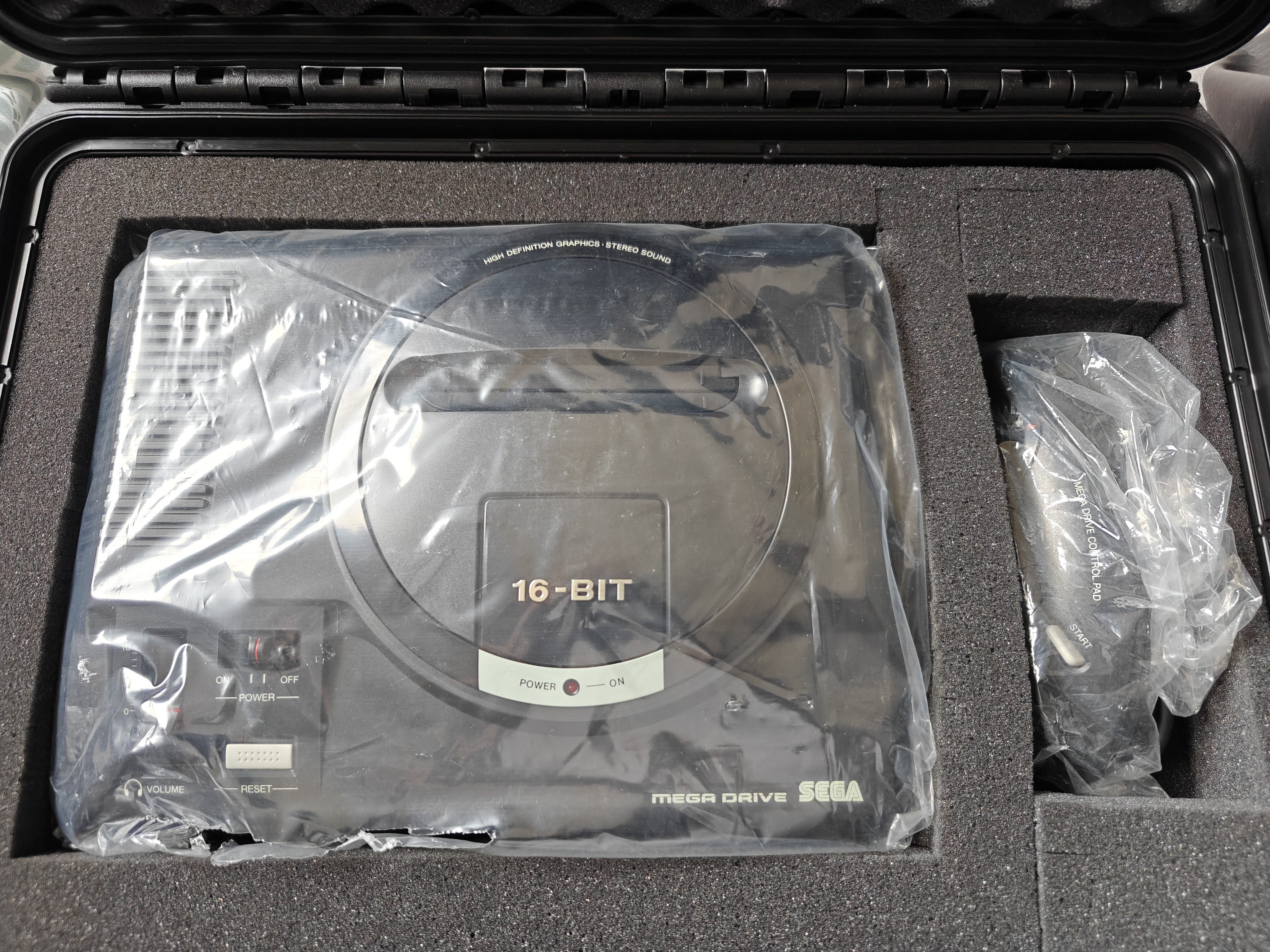 Behold the Beauty of the Classic SEGA Mega Drive/Genesis Model 1 from the 80s and 90s!
