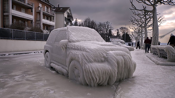 Artistic Ice: A Frozen Car Gallery Like No Other