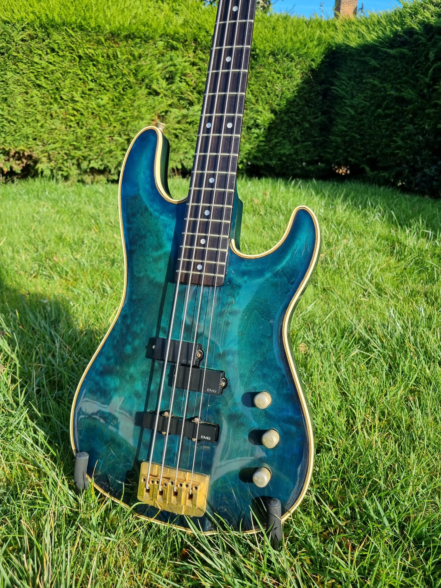 Valley Arts M Series Bass from 1988: A Classic Instrument