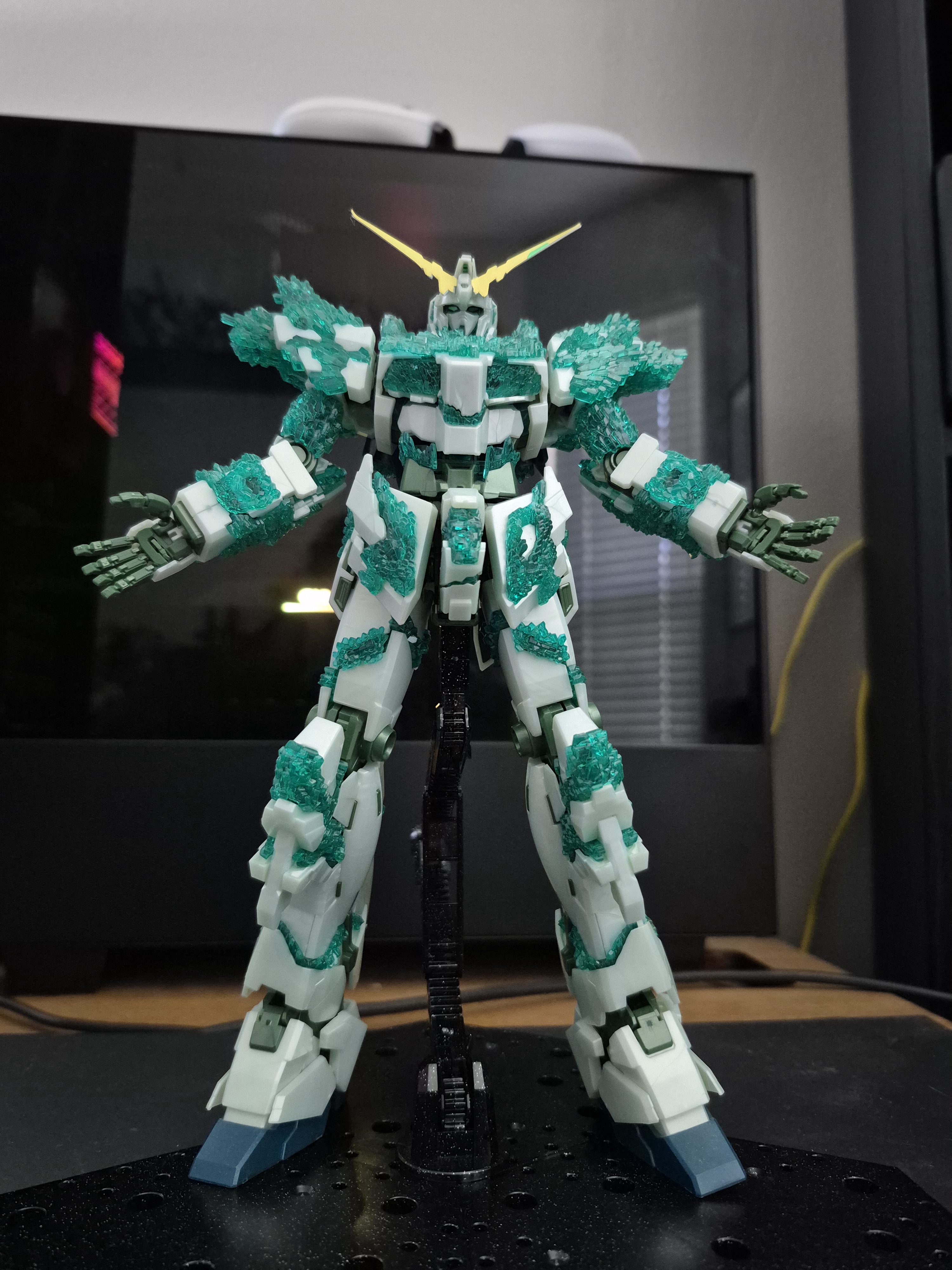 Unveiling the First Build of 2025: MG Unicorn with Luminous Crystal Body