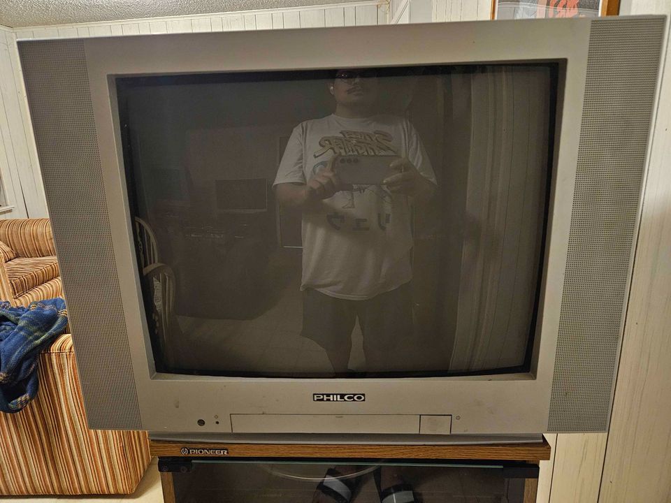 Blast from the Past: Philco 20" CRT TV from October '00 with Skyworth Chassis