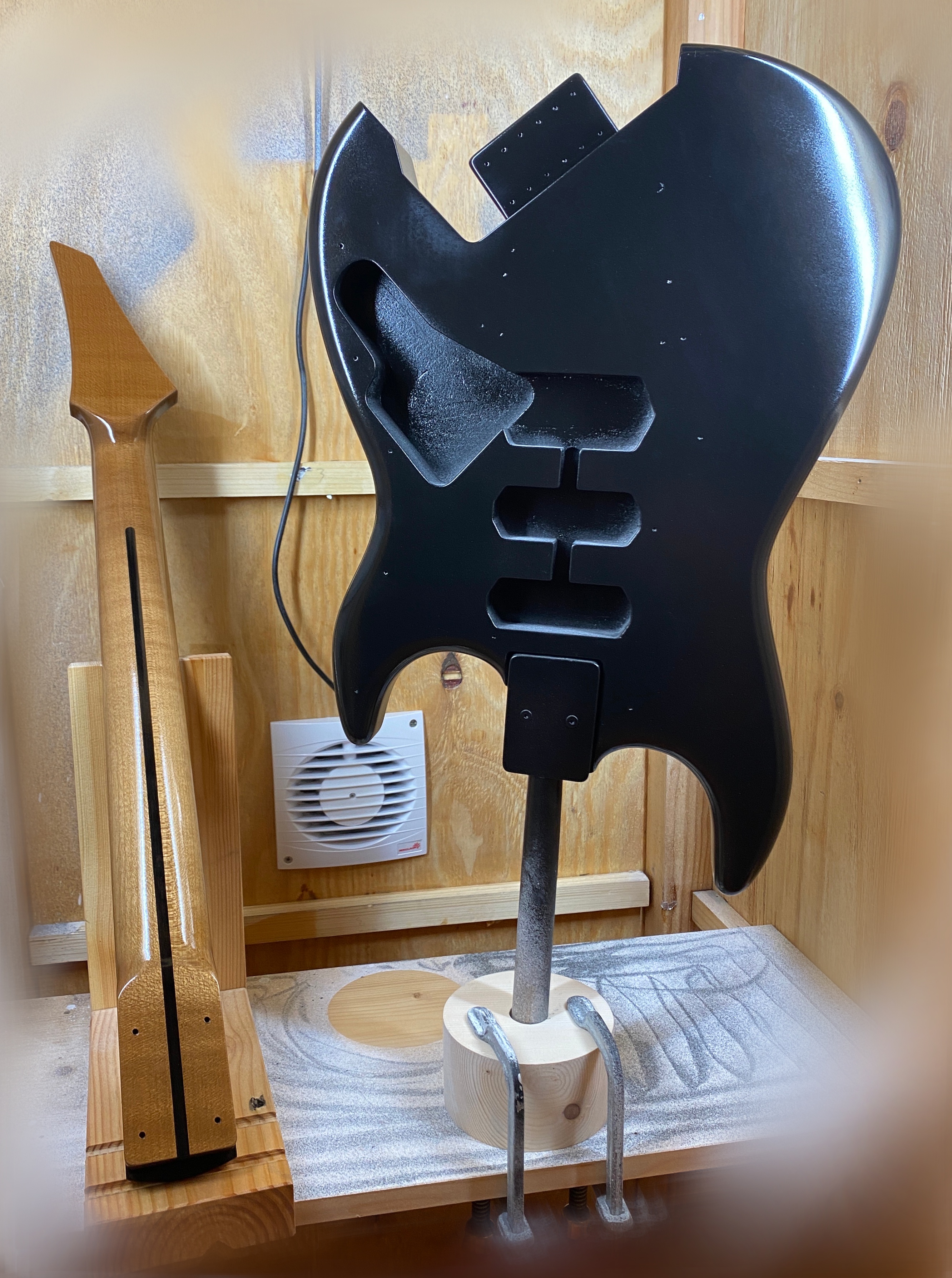 Crafting Johnny's 'Deluxe Orphean' Guitar from Scratch: A Luthier's Journey in Cyberpunk 2077