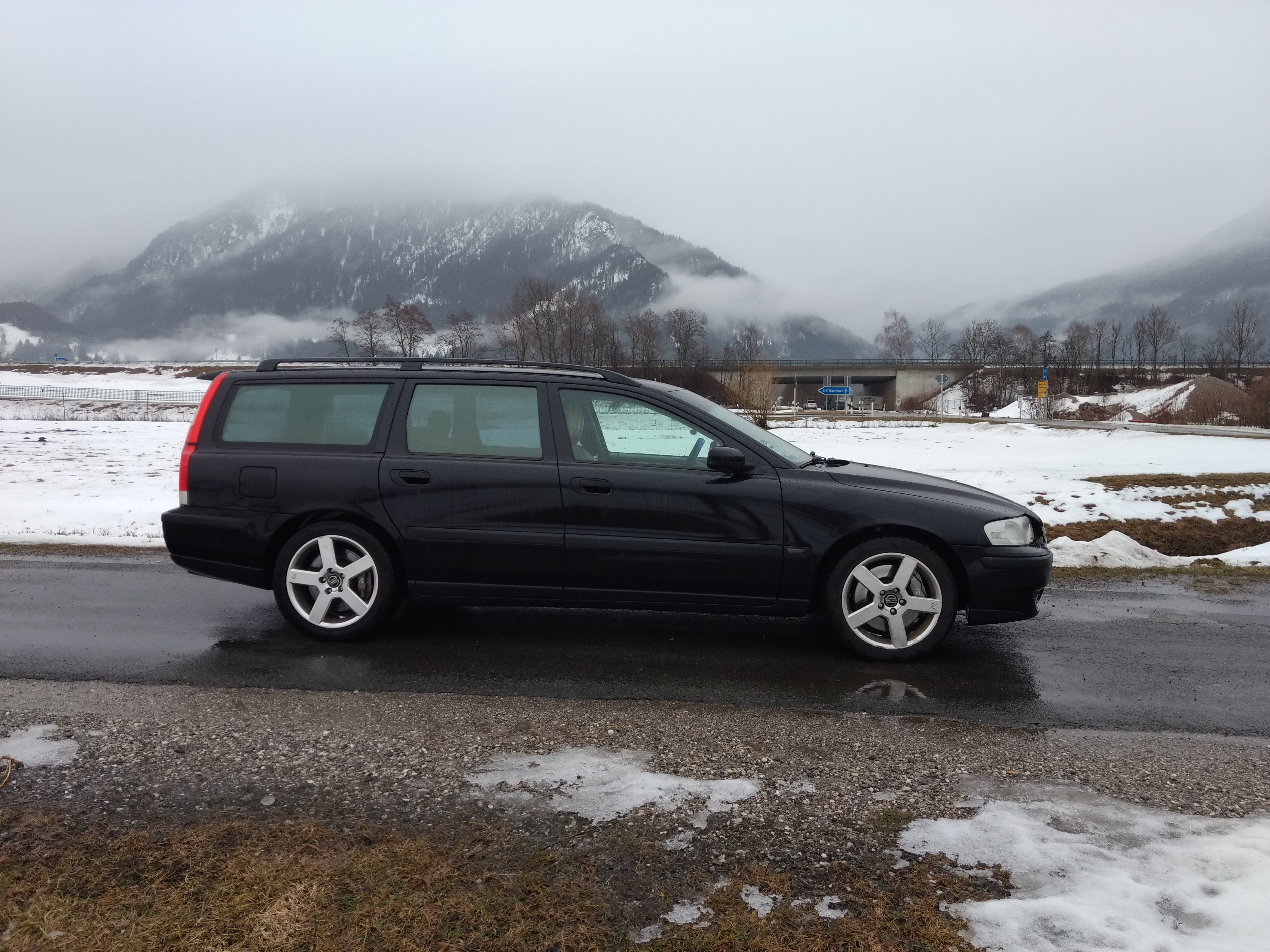 Check out my classic 2004 Volvo V70R!