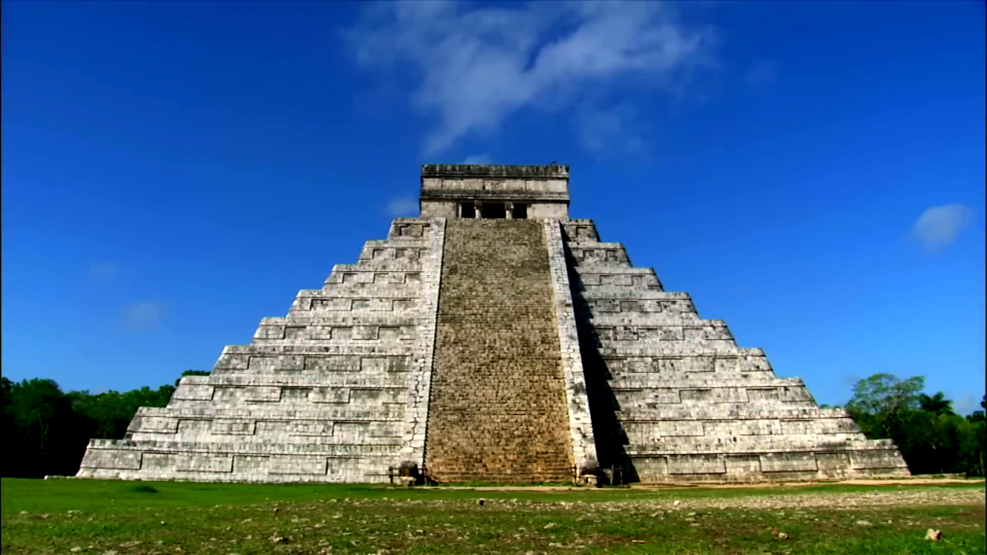 Exploring the Ancient Wonders: The Pyramid at Chichen Itza