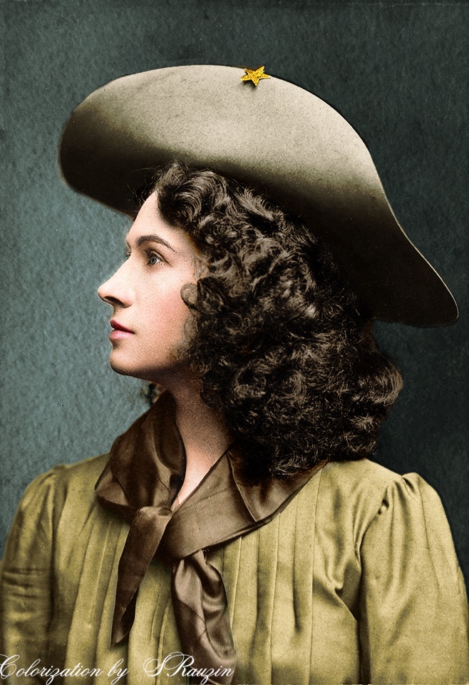 Meet Annie Oakley: The Legendary American Sharpshooter of the Early 1900s