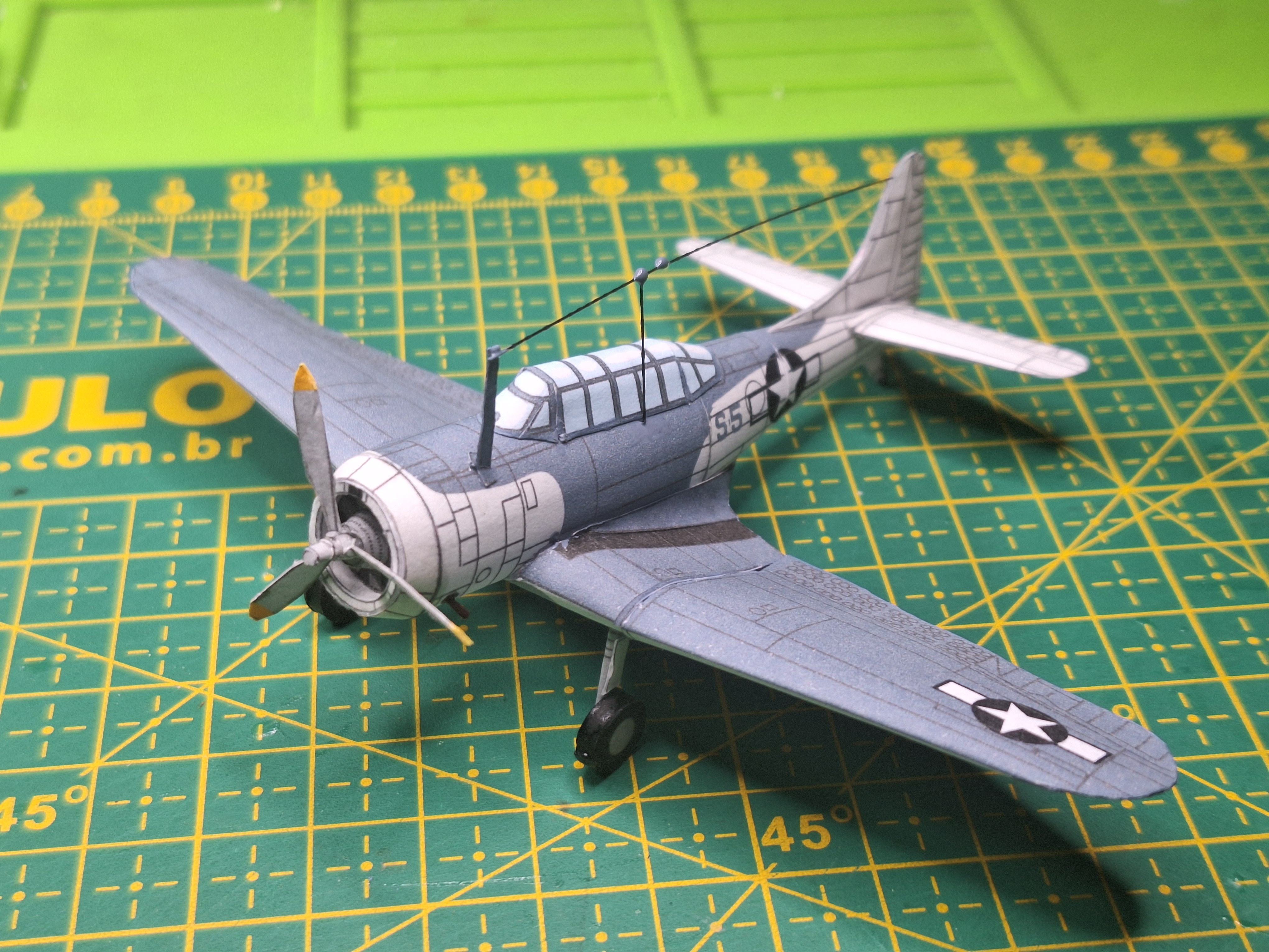 Building the Douglas SBD-5 Dauntless: A 1/100 Scale Papermodel Adventure