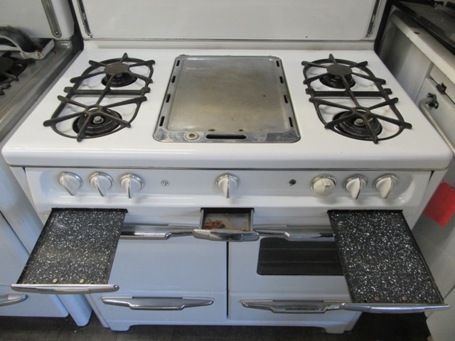 The Versatile Stove Top with Griddle: Cooking Made Easy