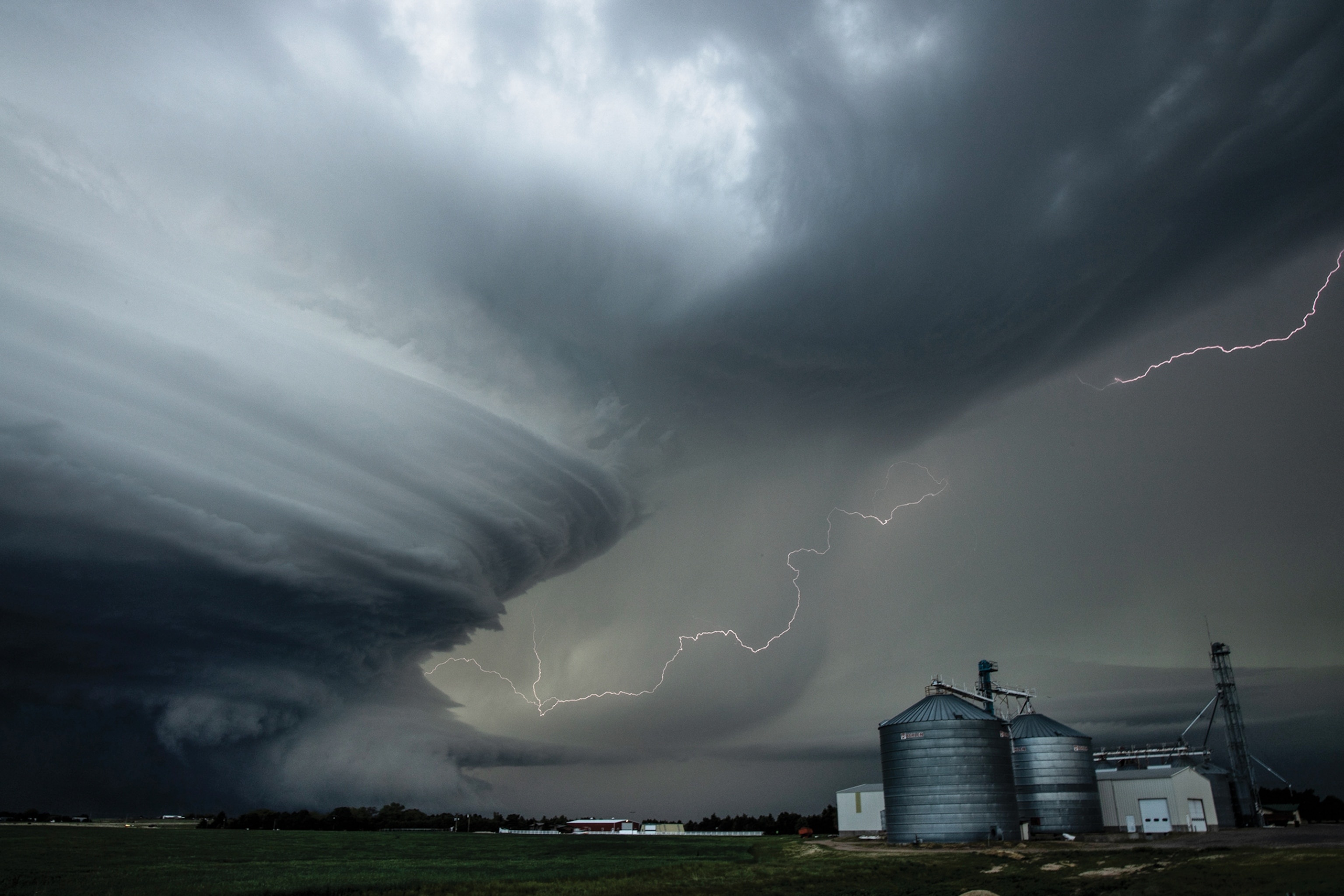 Incredible Supercell Storm Captured in Nebraska