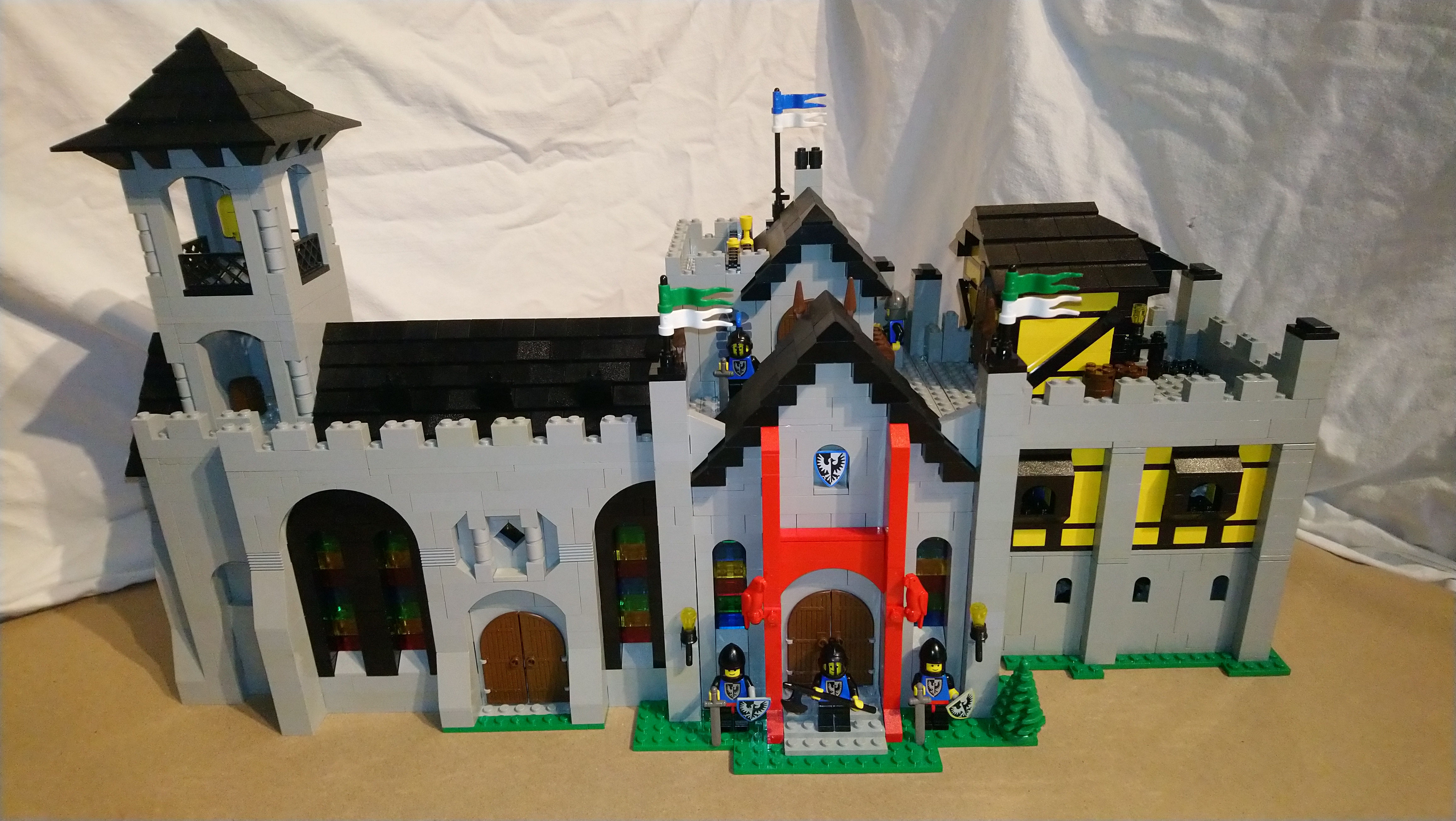 Inside the Impressive Lego MOC Black Falcon Castle